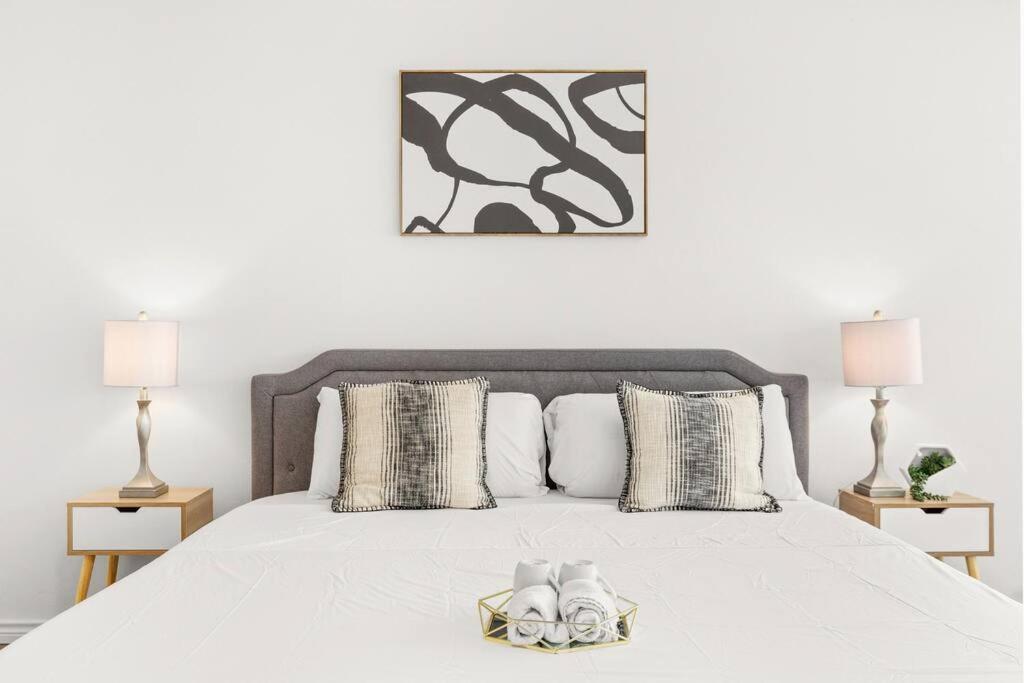 5 Bedrooms With Chefs Kitchen 2 Masters And Game Lounge