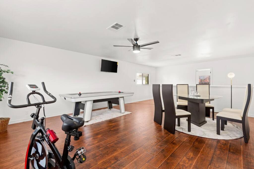 Holiday home 5 Bedrooms With Chefs Kitchen 2 Masters And Game Lounge