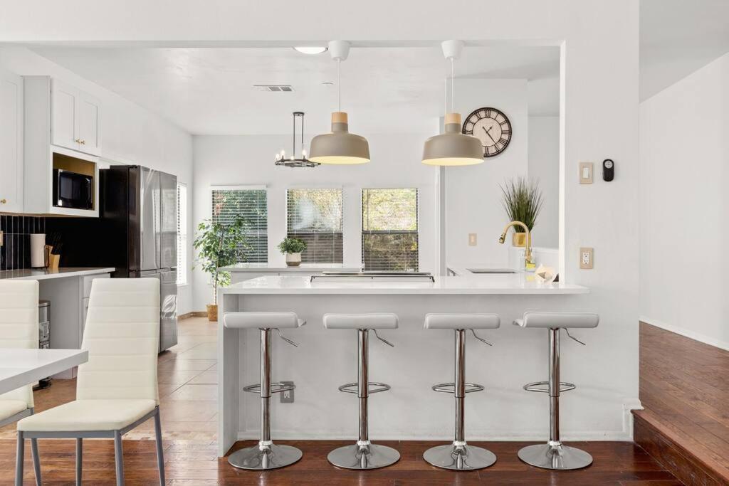 5 Bedrooms With Chefs Kitchen 2 Masters And Game Lounge