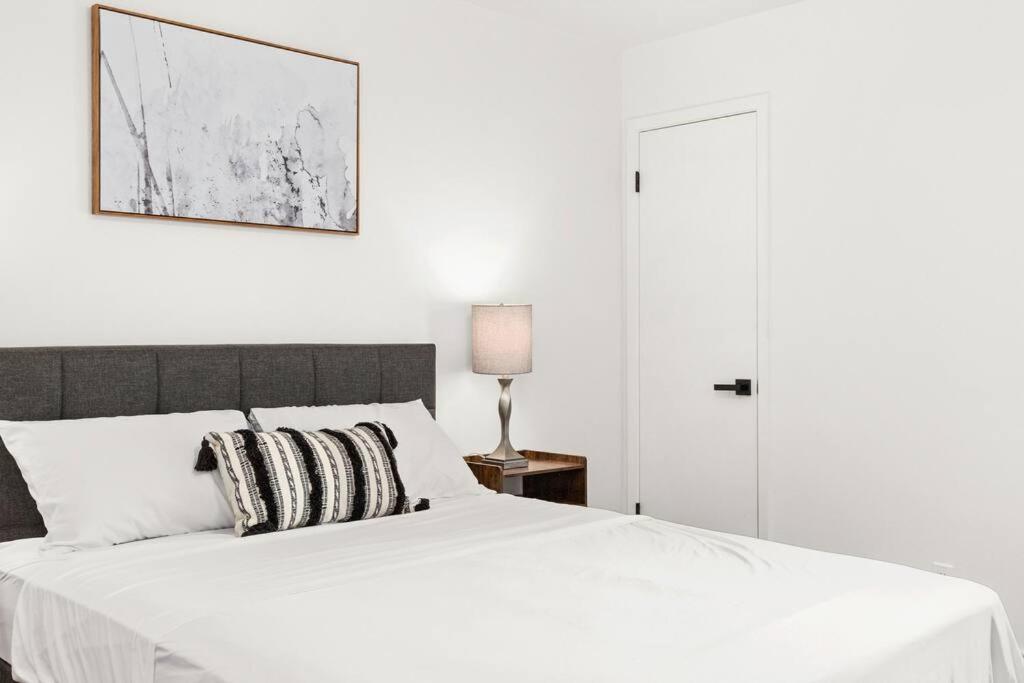 5 Bedrooms With Chefs Kitchen 2 Masters And Game Lounge Holiday home