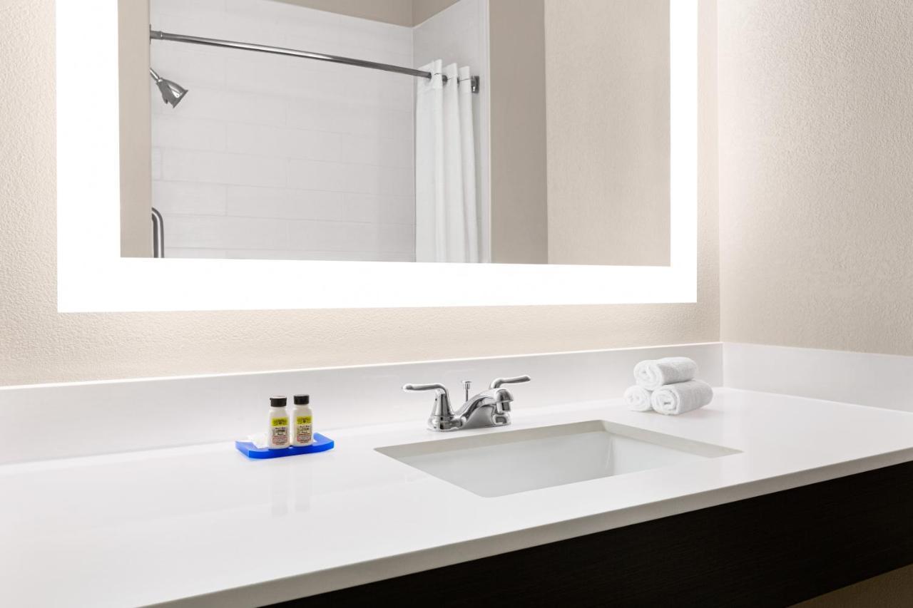 Hotel Express & Nw-medical Area By Ihg