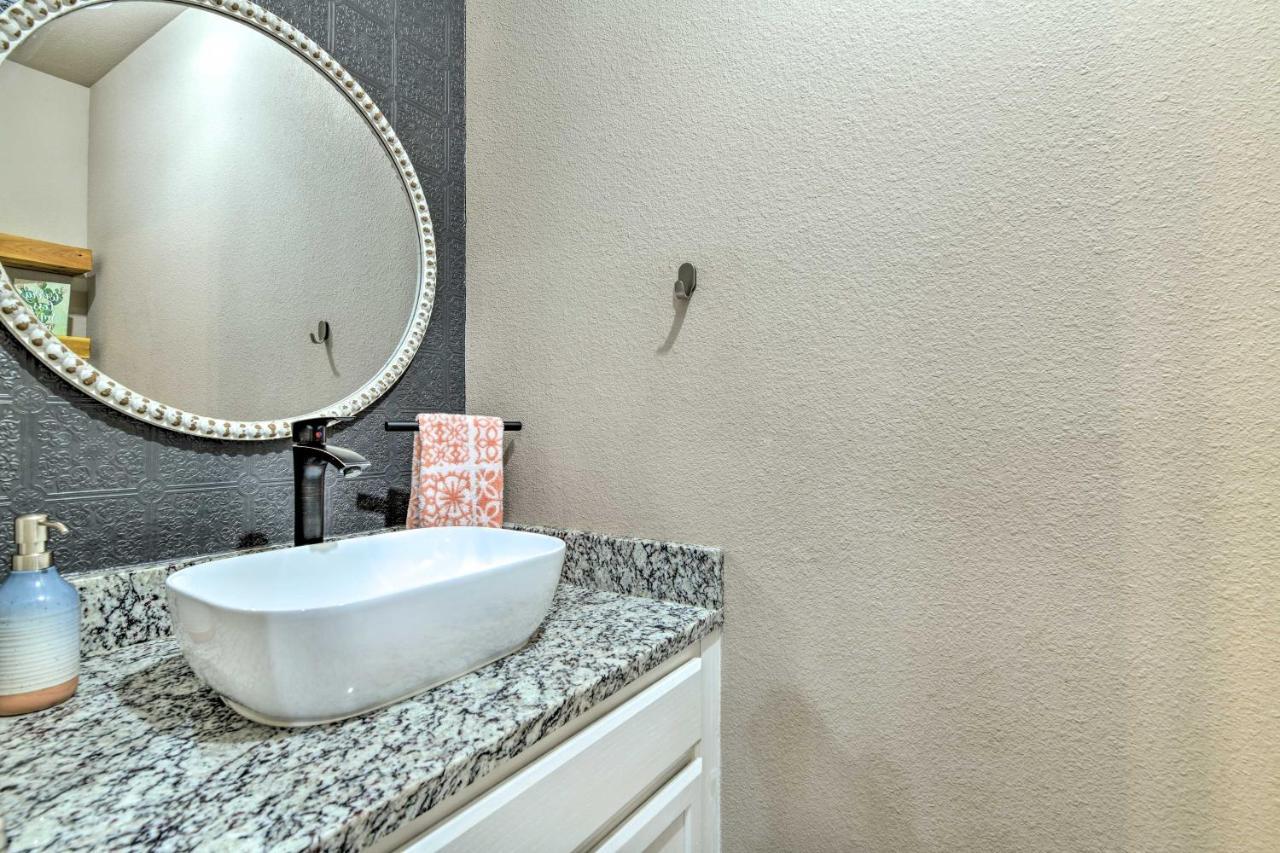 Charming About 4 Mi To Downtown Holiday home *