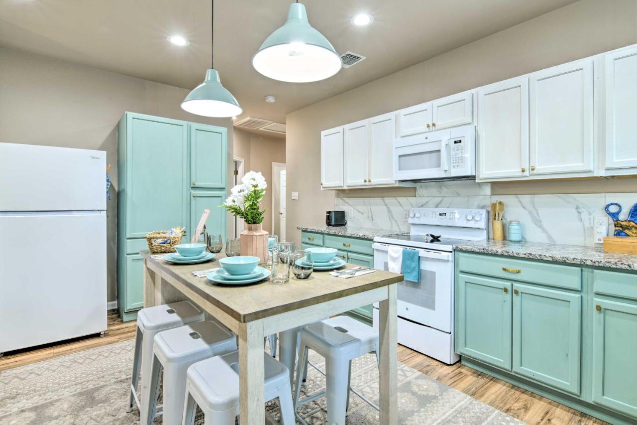 Holiday home Charming About 4 Mi To Downtown
