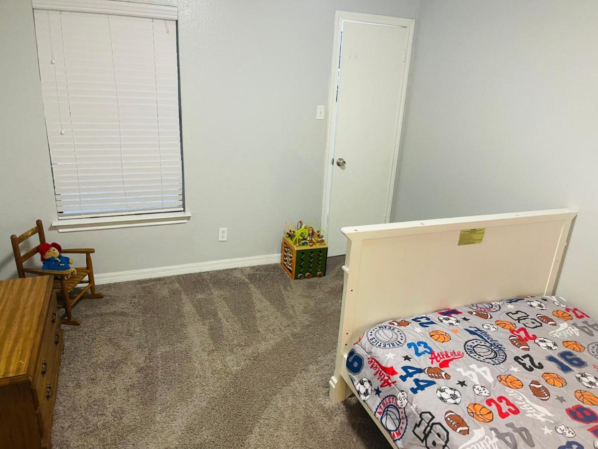 Lovely Spacious Near Randolph, Six Flags, Seaworld, Riverwalk And Lackland * San Antonio