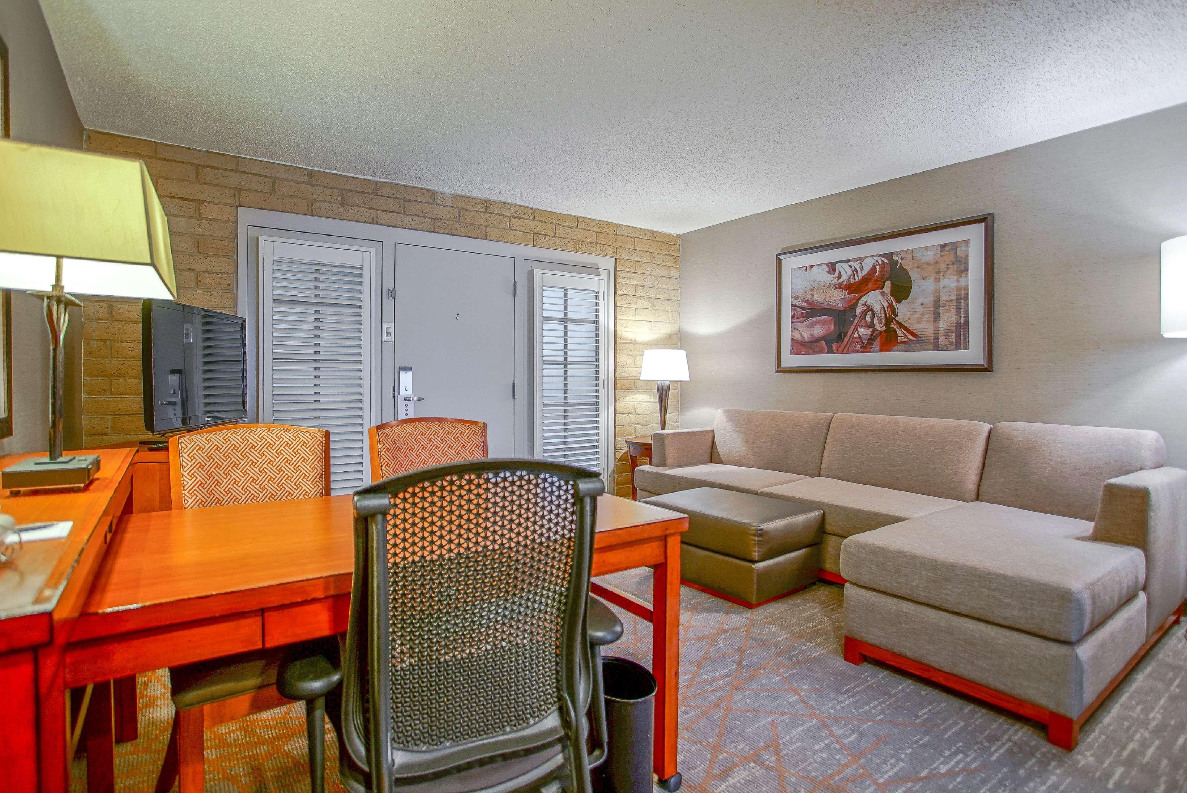 Embassy Northwest I-10 Hotel 3*