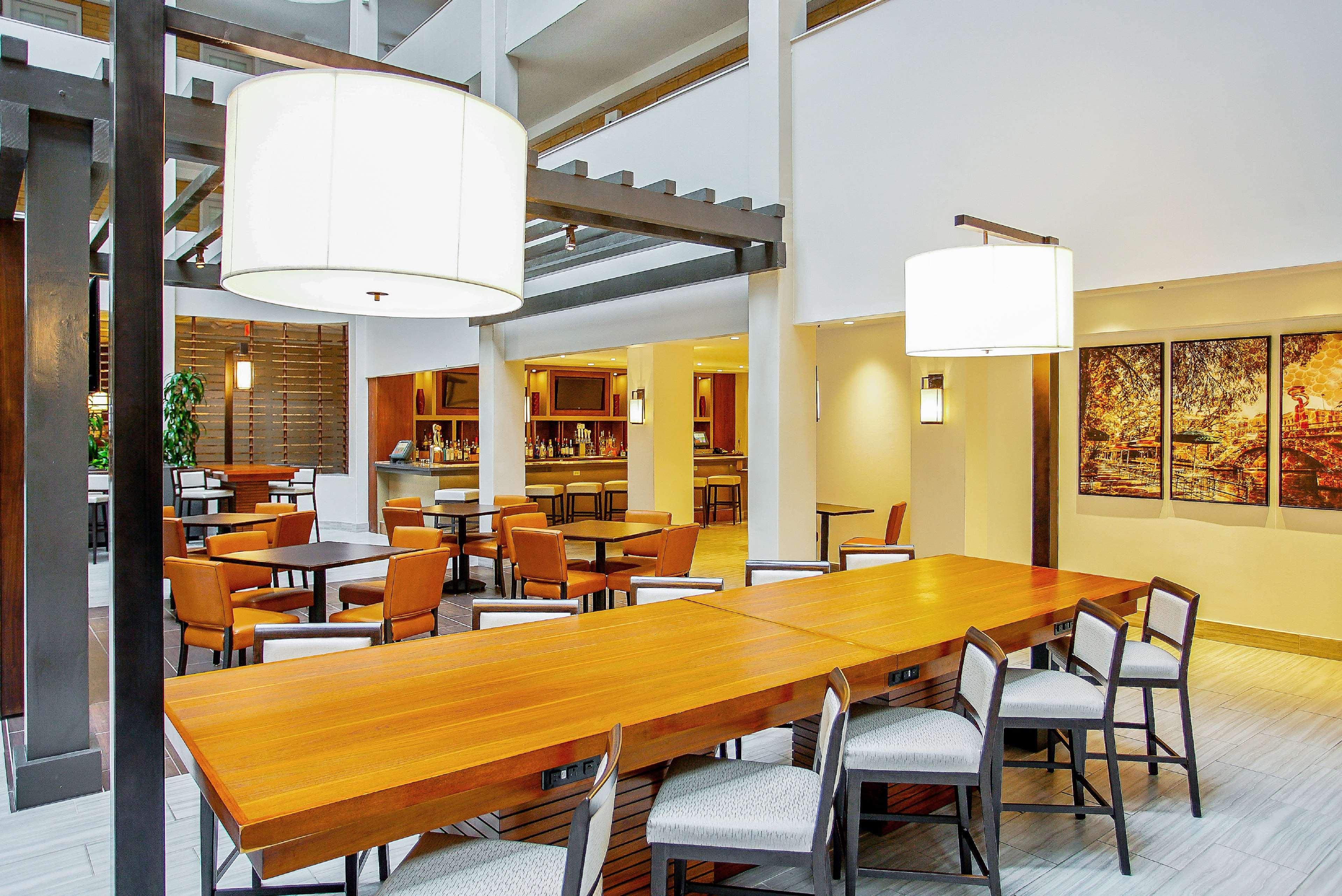 Embassy Northwest I-10 Hotel 3*