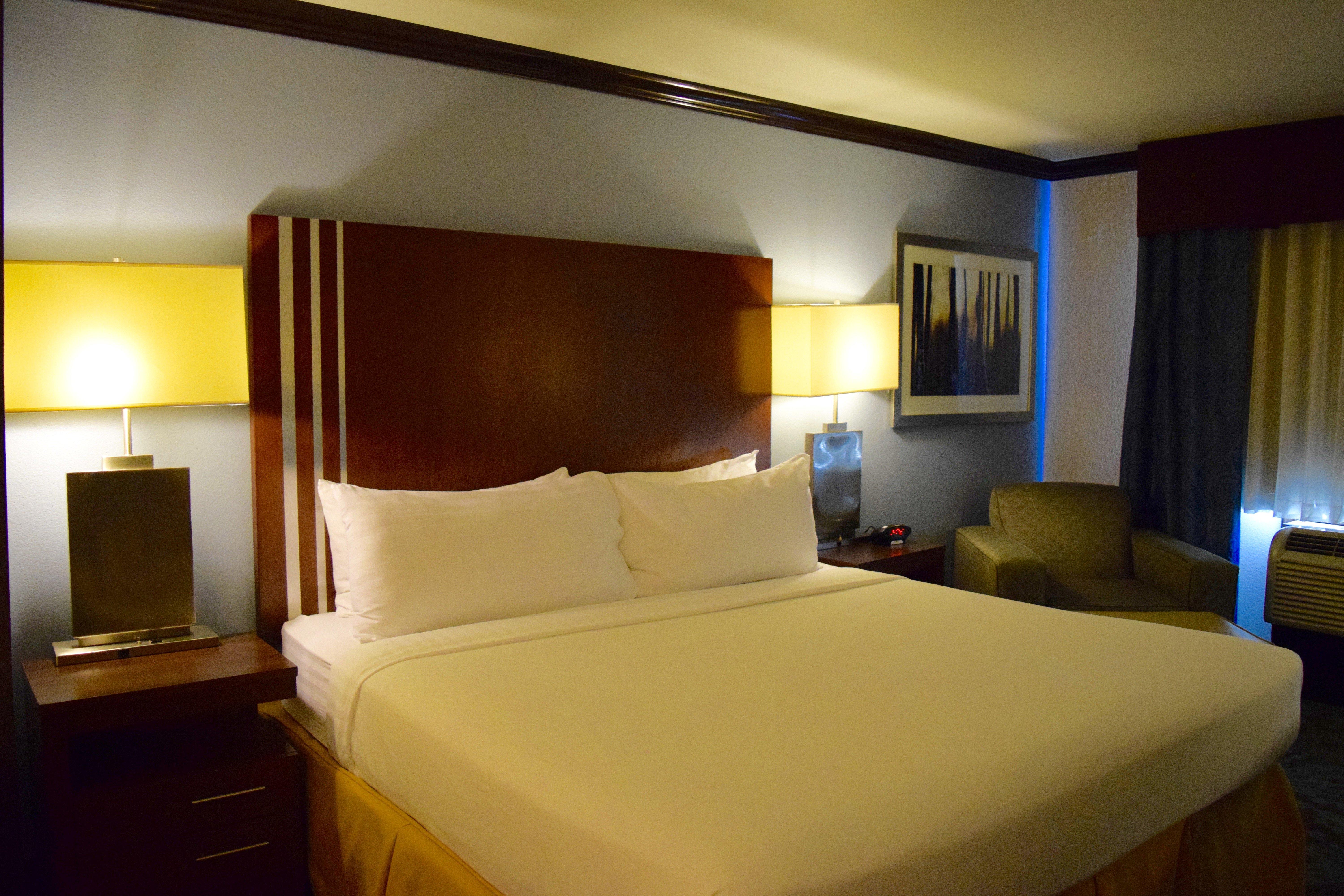 Express & Nw Near Seaworld By Ihg Hotel San Antonio