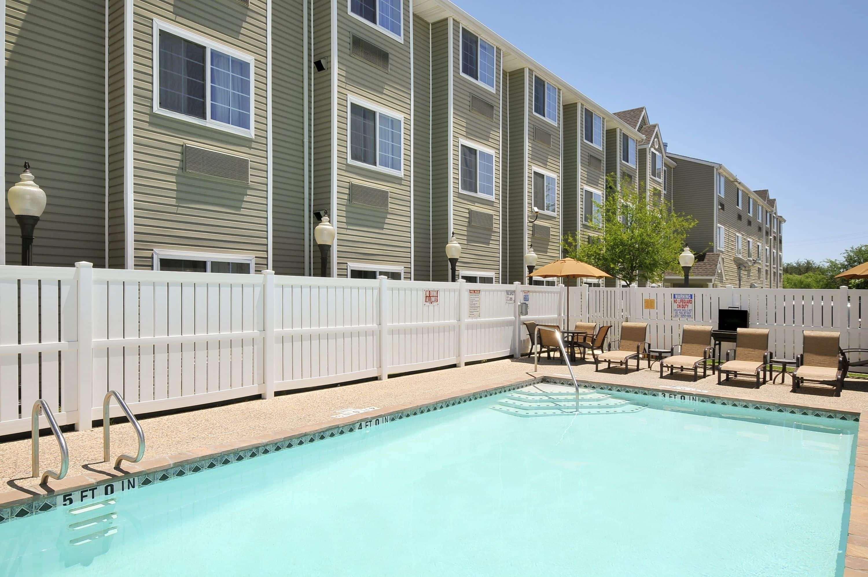 Hotel Super 8 By Wyndham Airport North San Antonio