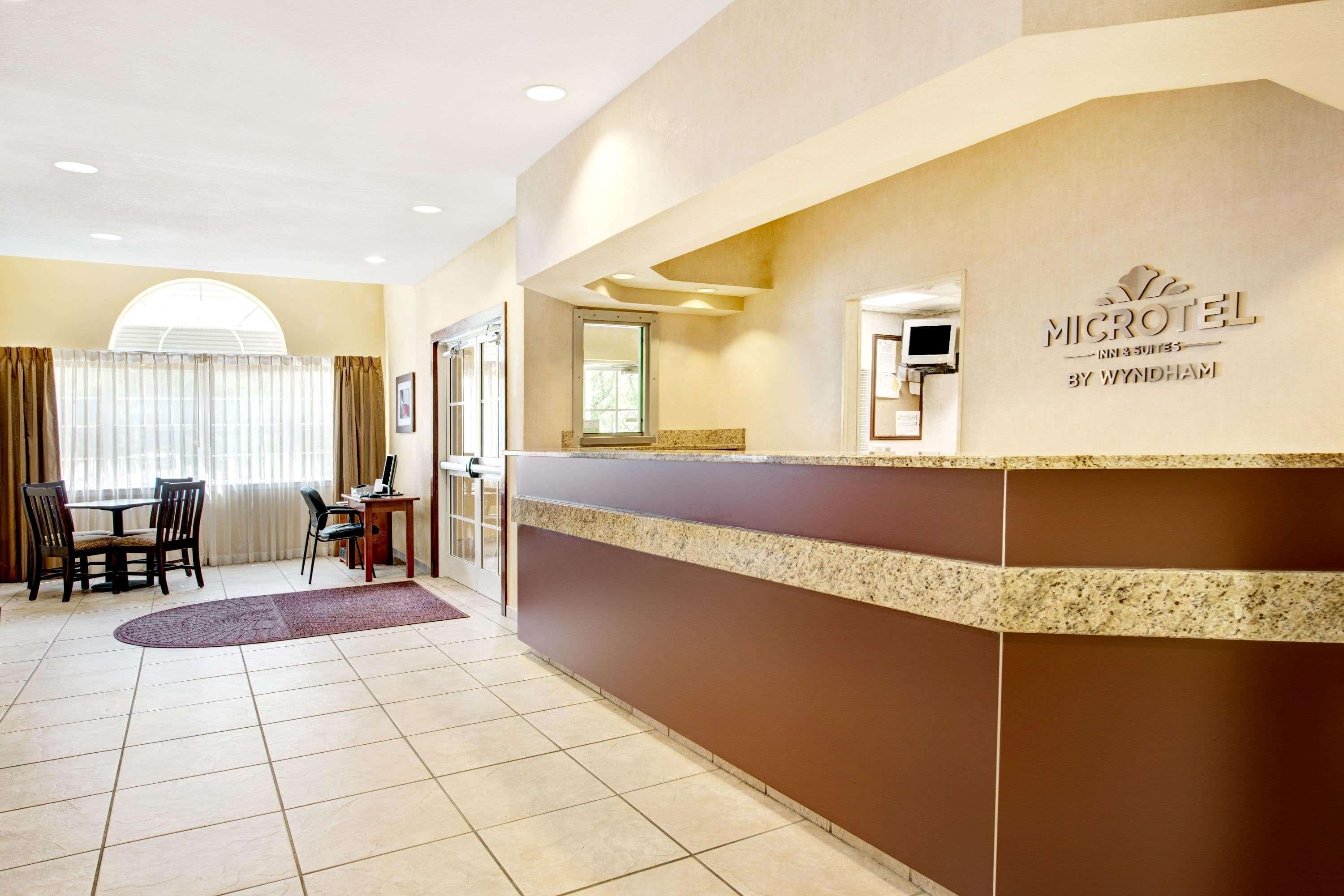 Hotel Super 8 By Wyndham Airport North San Antonio