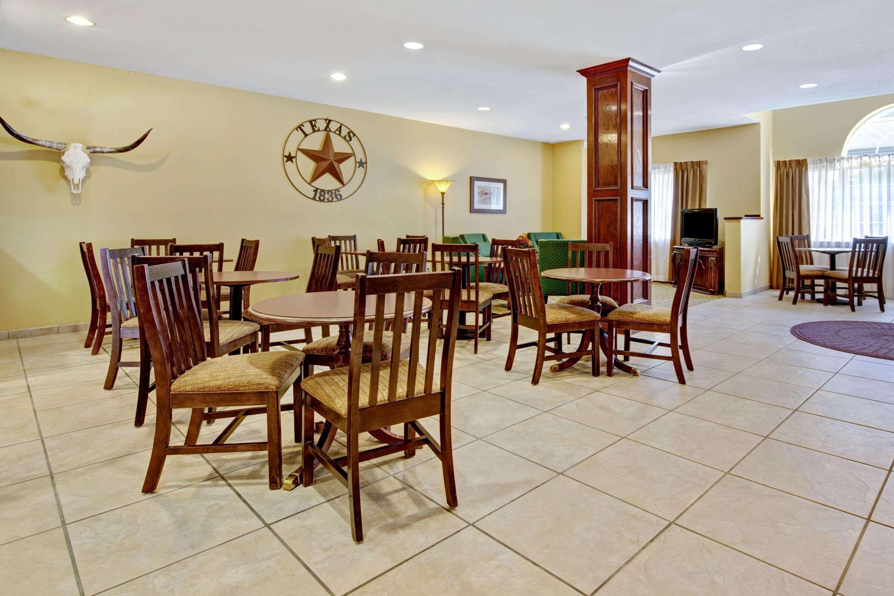 Super 8 By Wyndham Airport North 2*