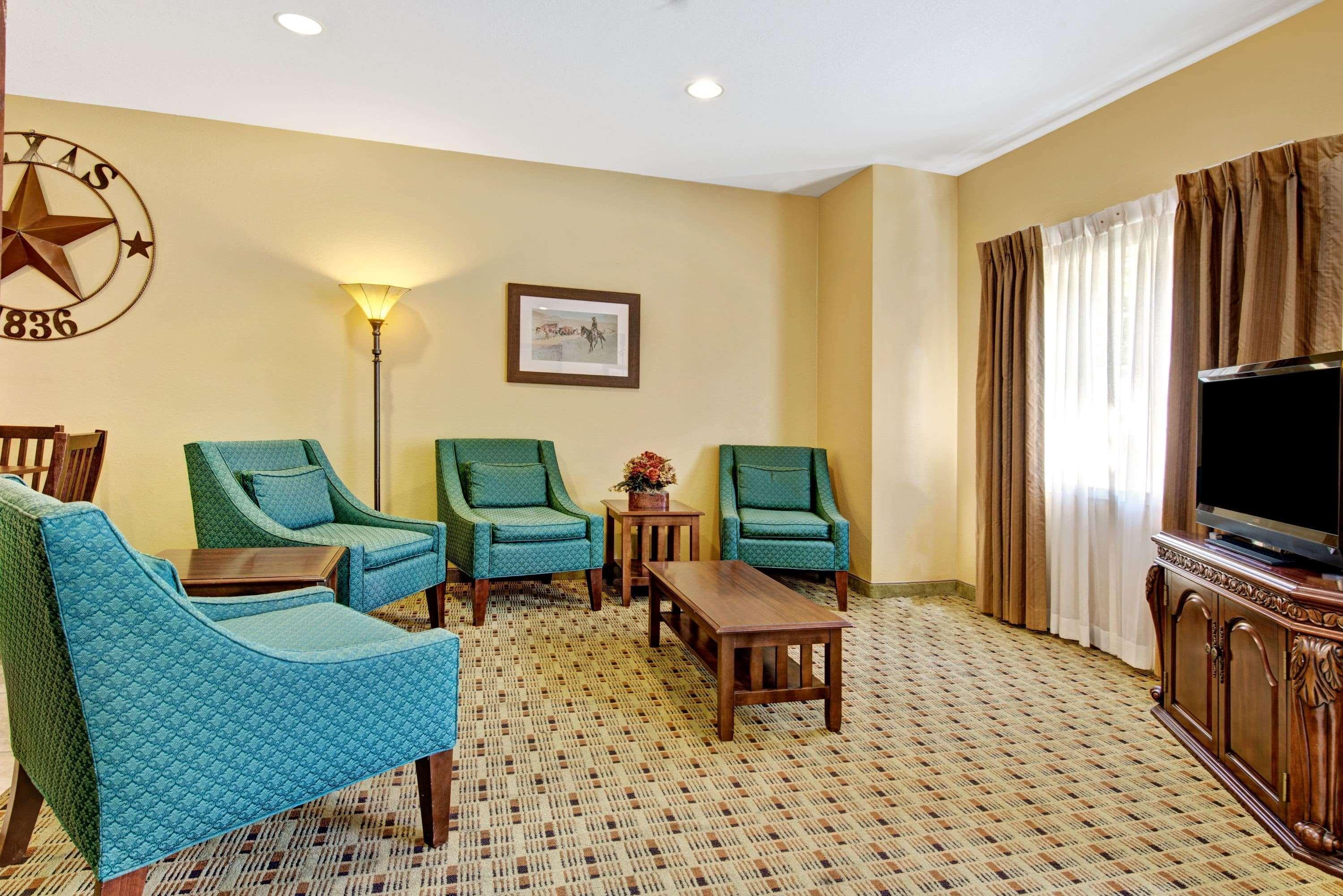 Super 8 By Wyndham Airport North 2*