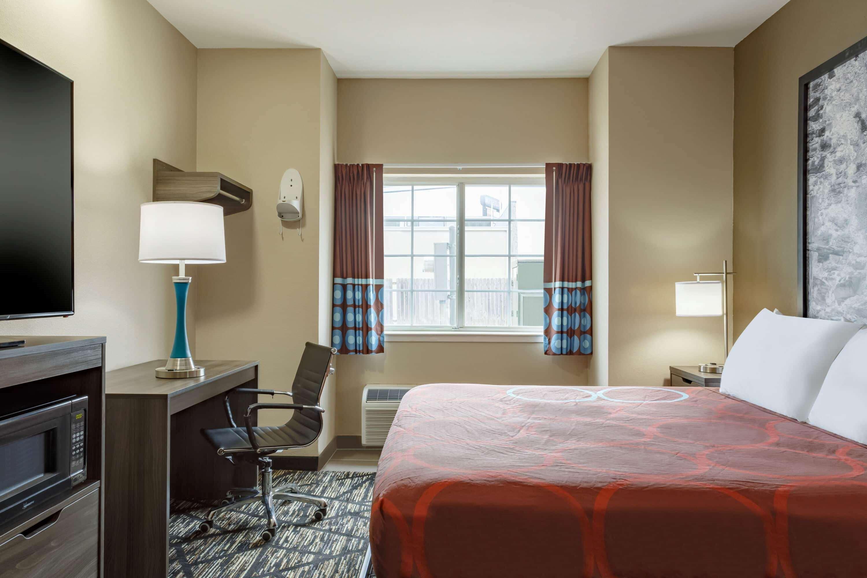 Hotel Super 8 By Wyndham Airport North 2*