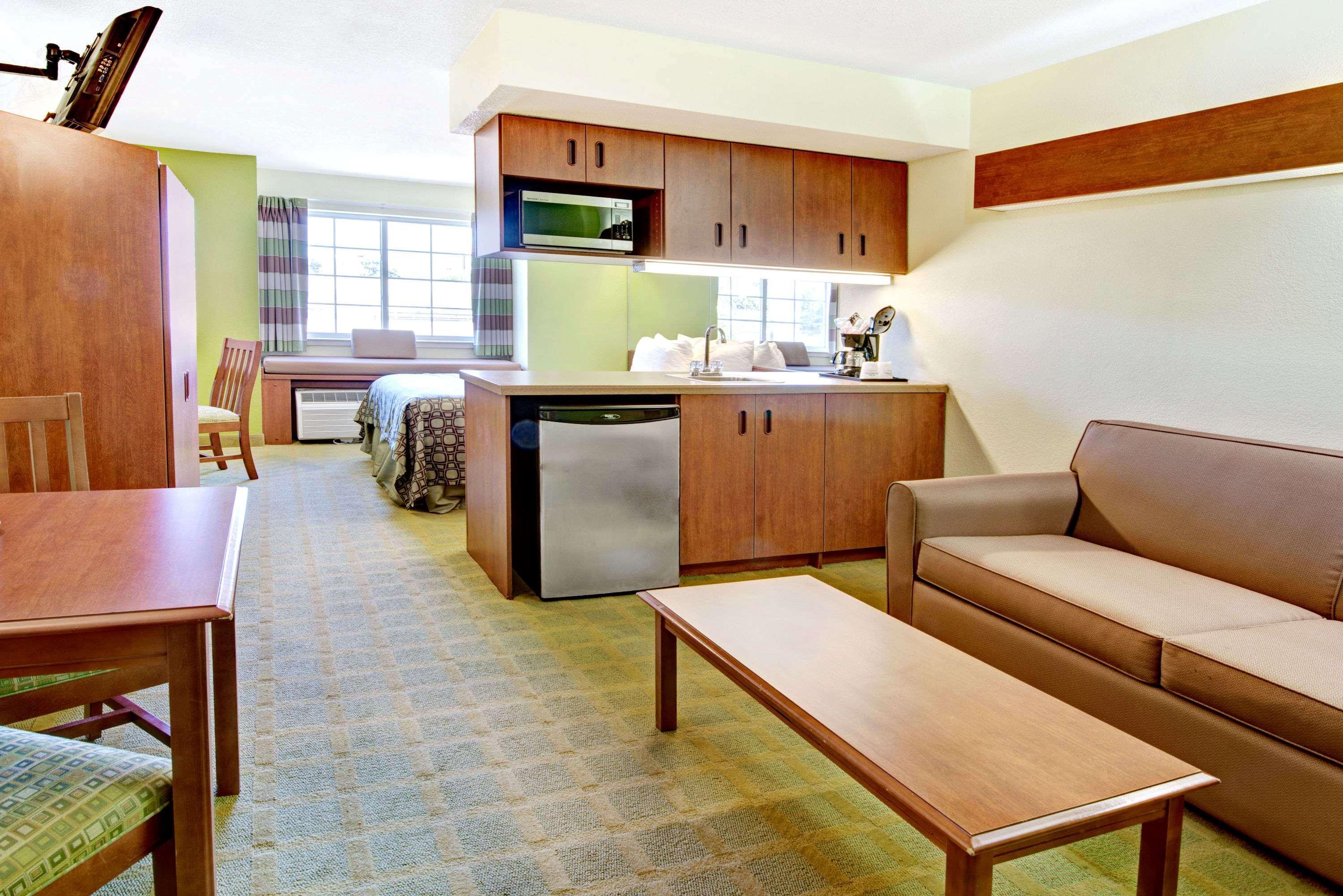 Super 8 By Wyndham Airport North