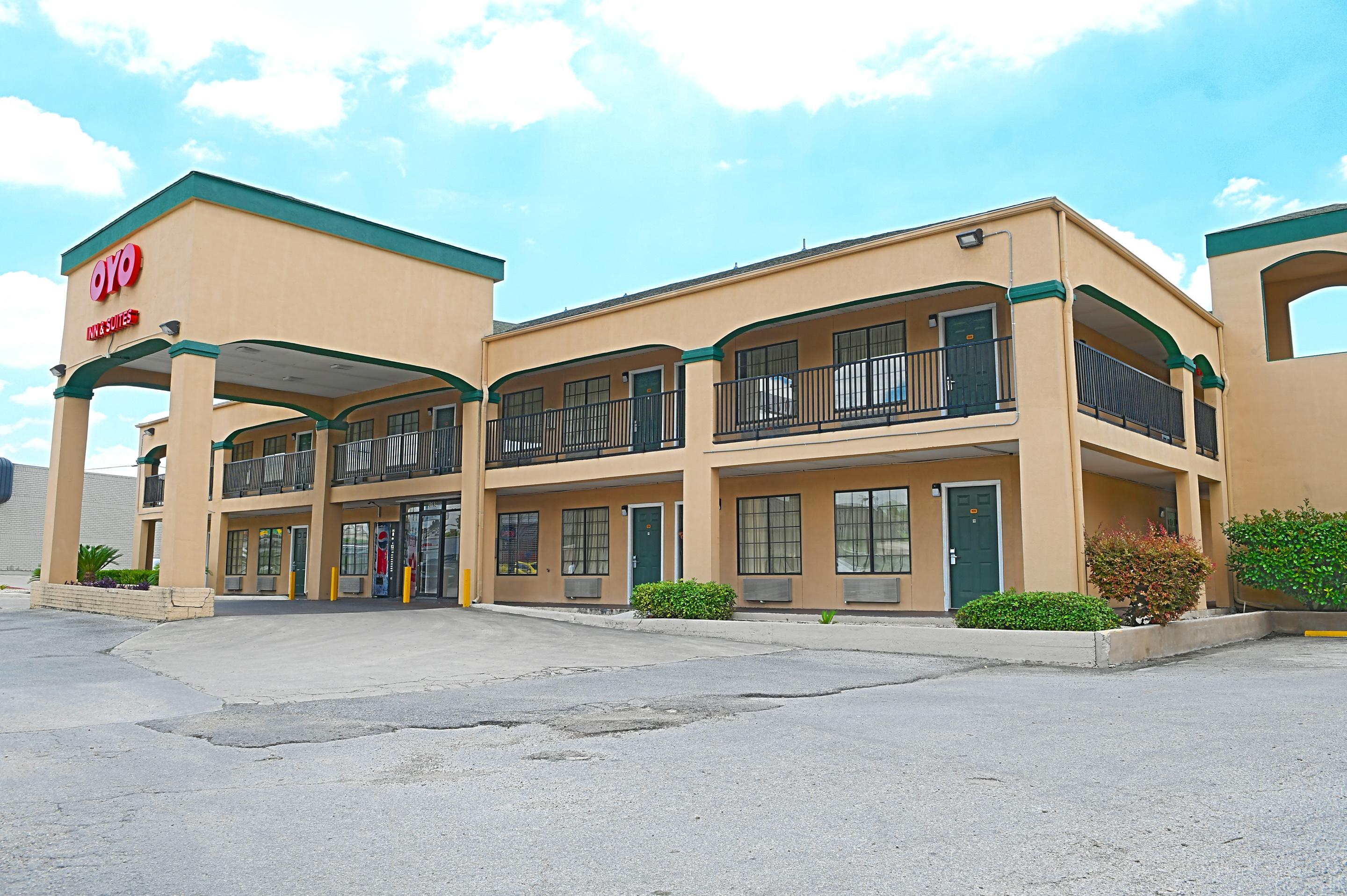 Hotel Oyo & Medical Center San Antonio