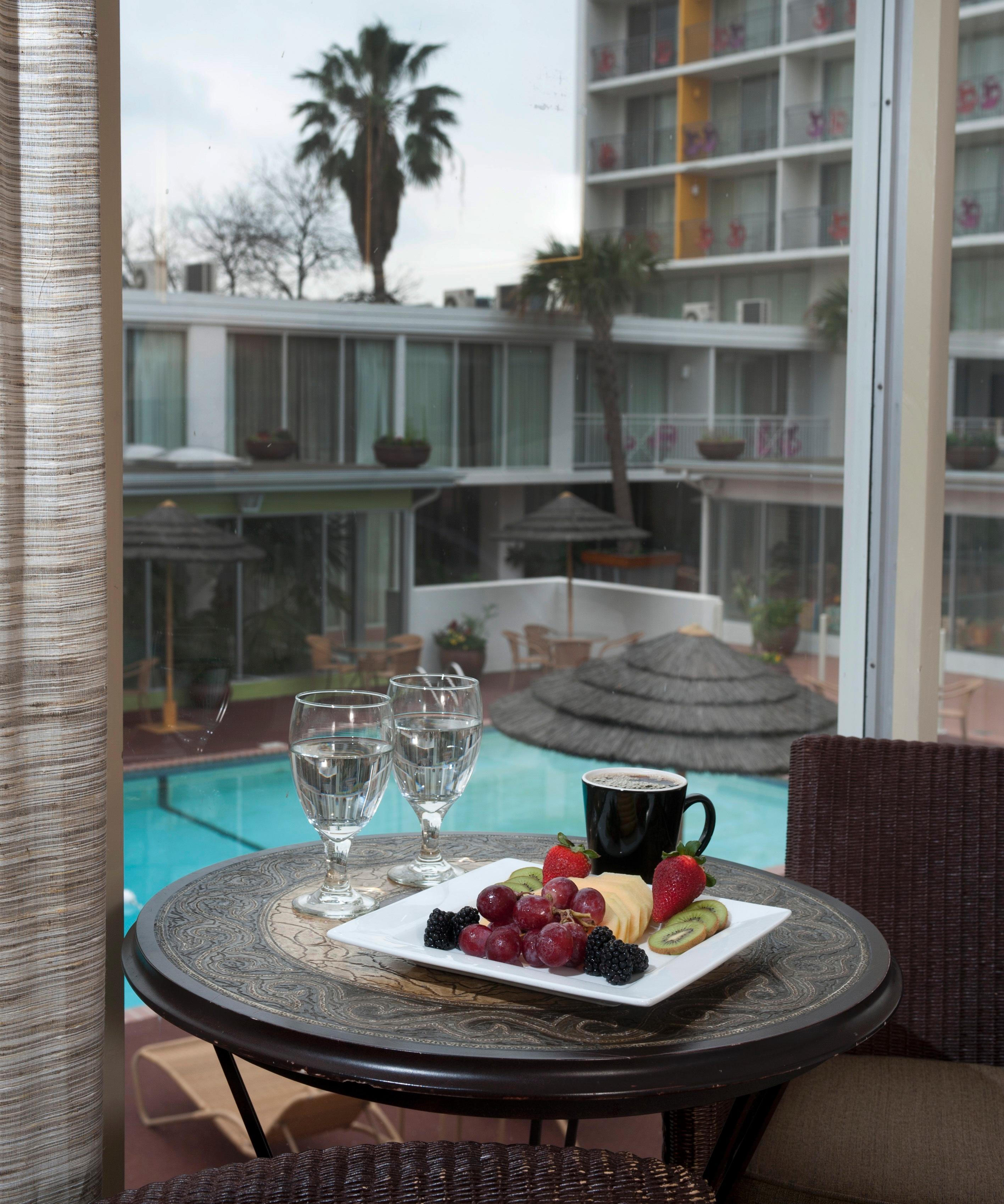Hotel El Tropicano Riverwalk