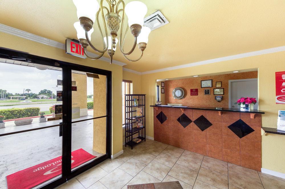 Hotel Econo & Downtown Northeast Near Fort Sam Houston