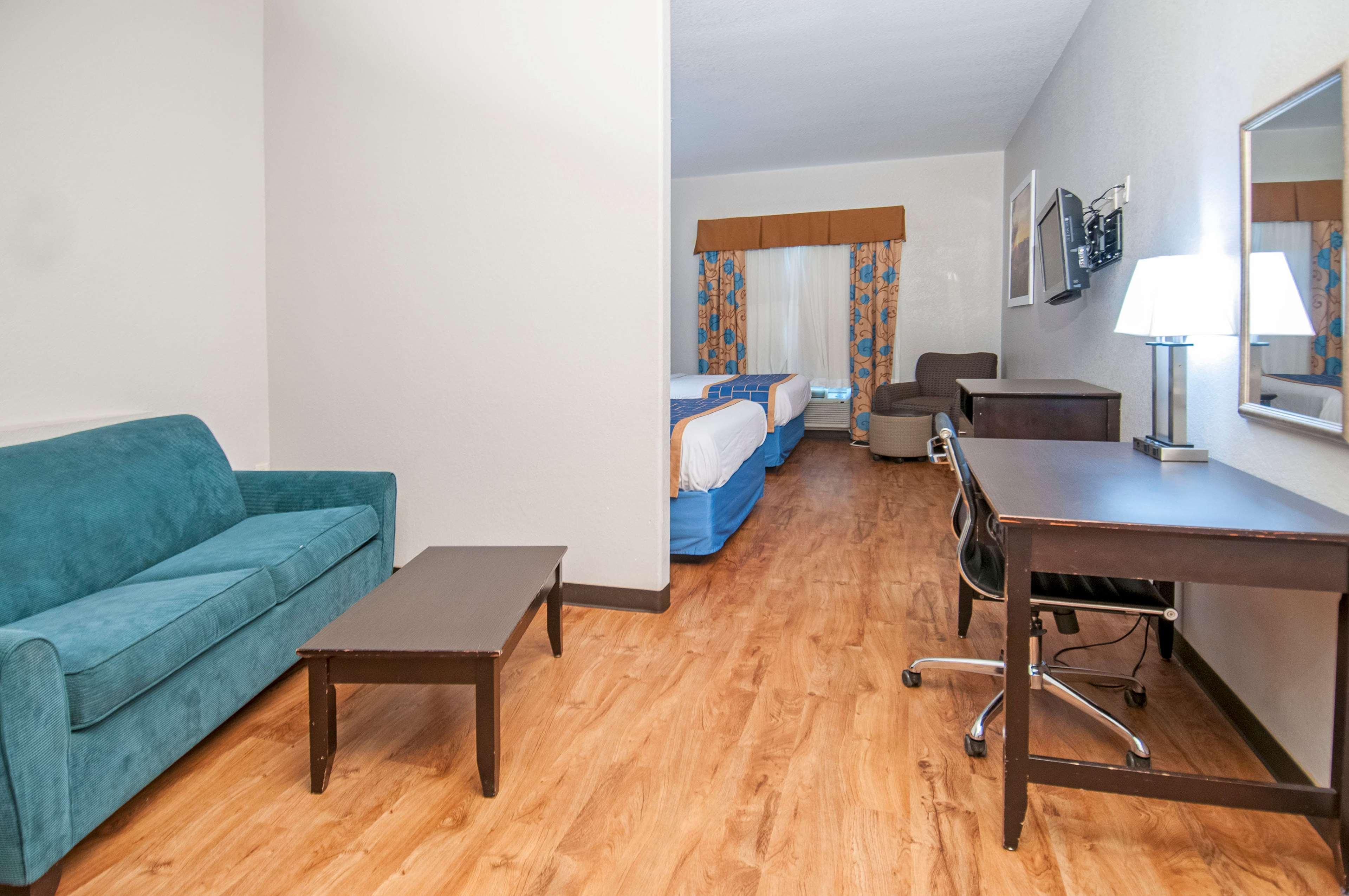 6 - East 2* San Antonio
