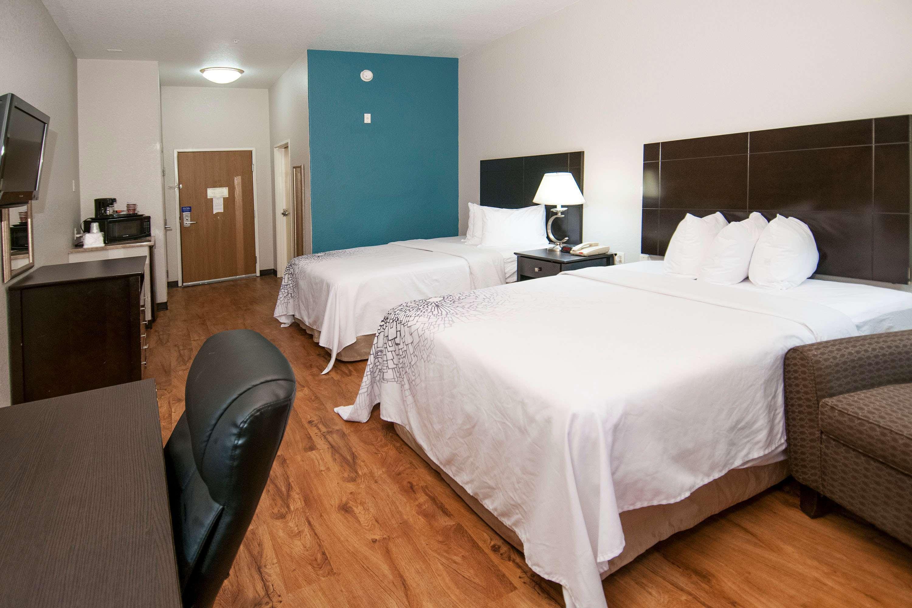 Hotel 6 - East