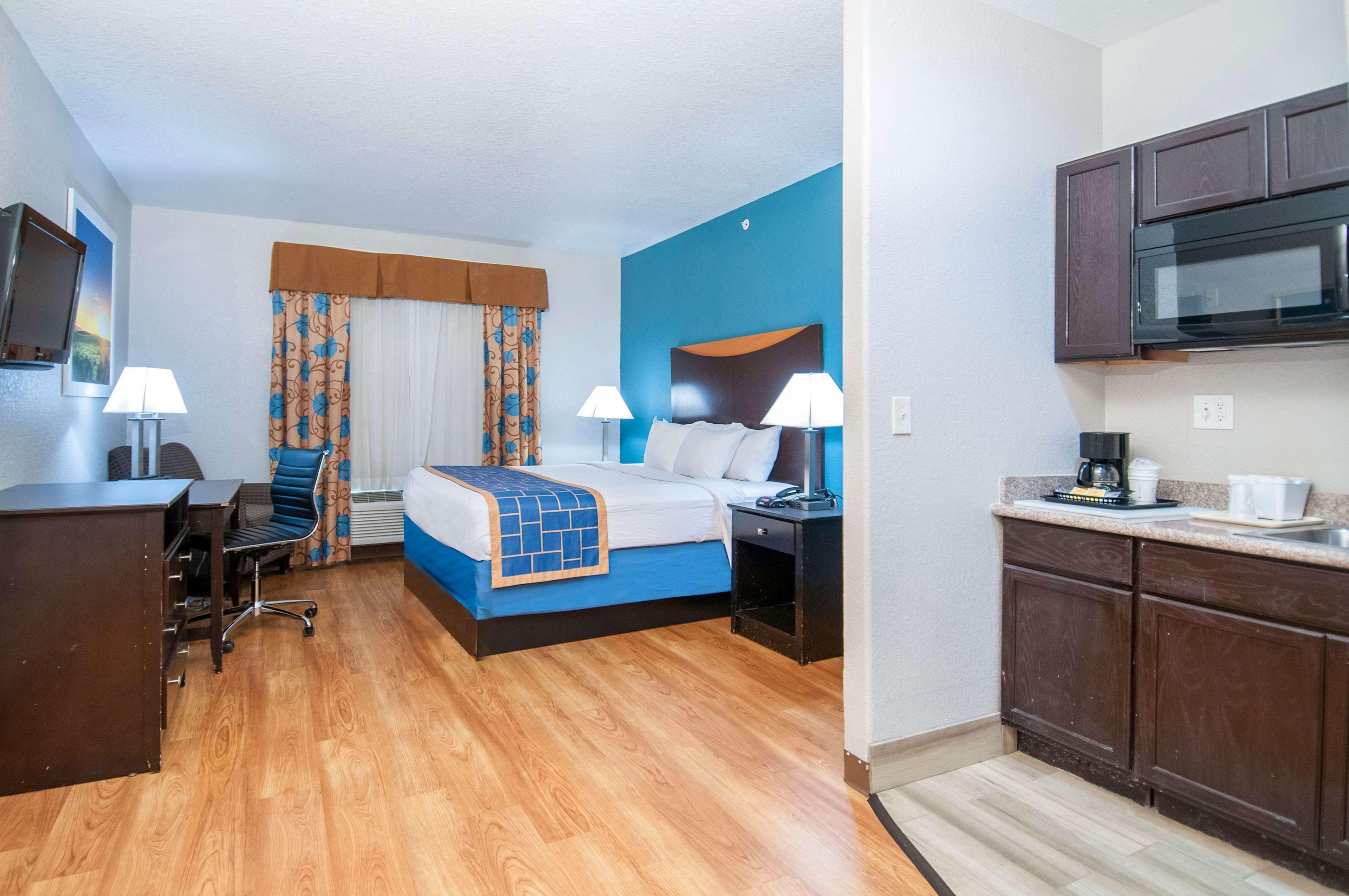 Hotel 6 - East