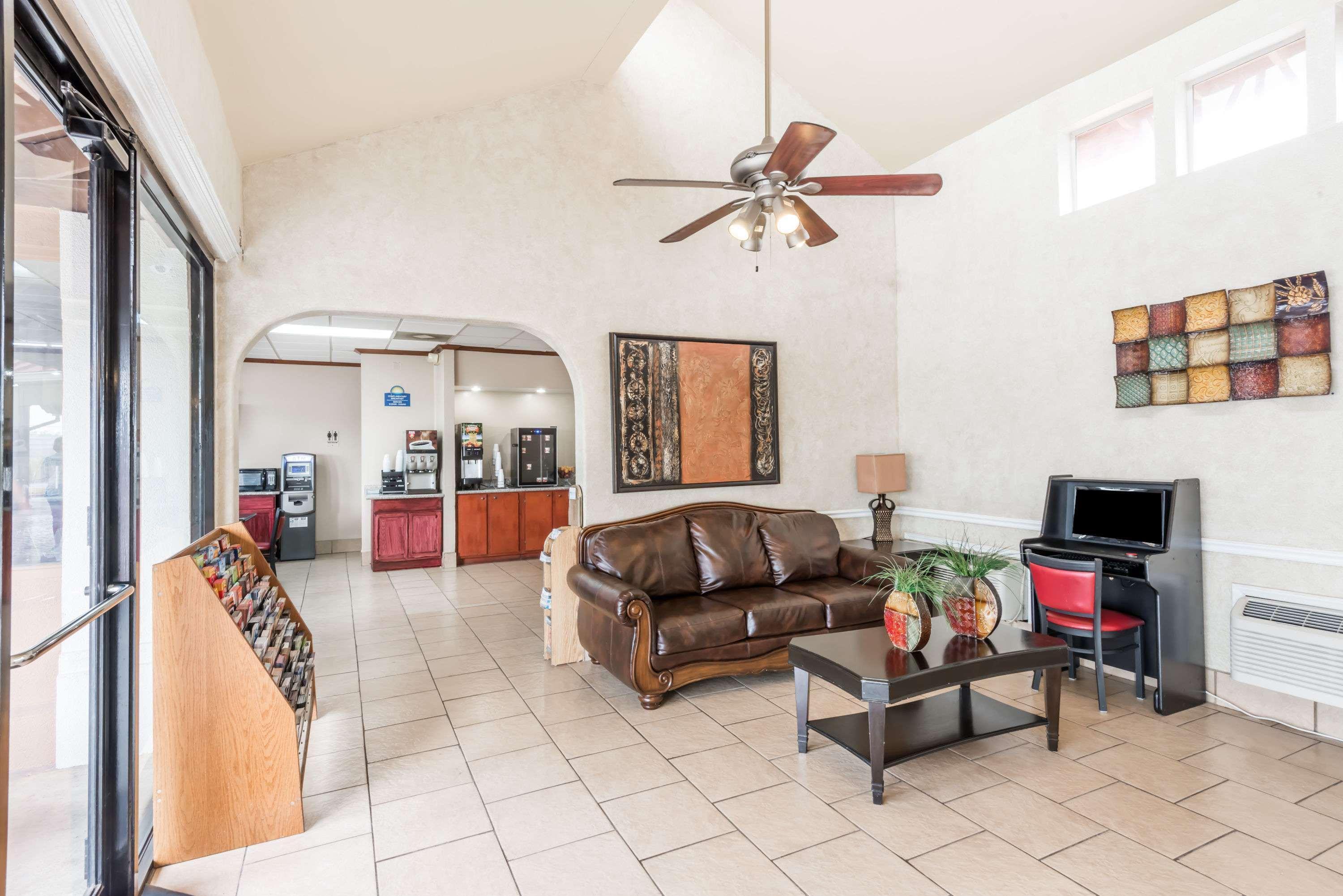 Days By Wyndham Splashtown/att Center 2* San Antonio