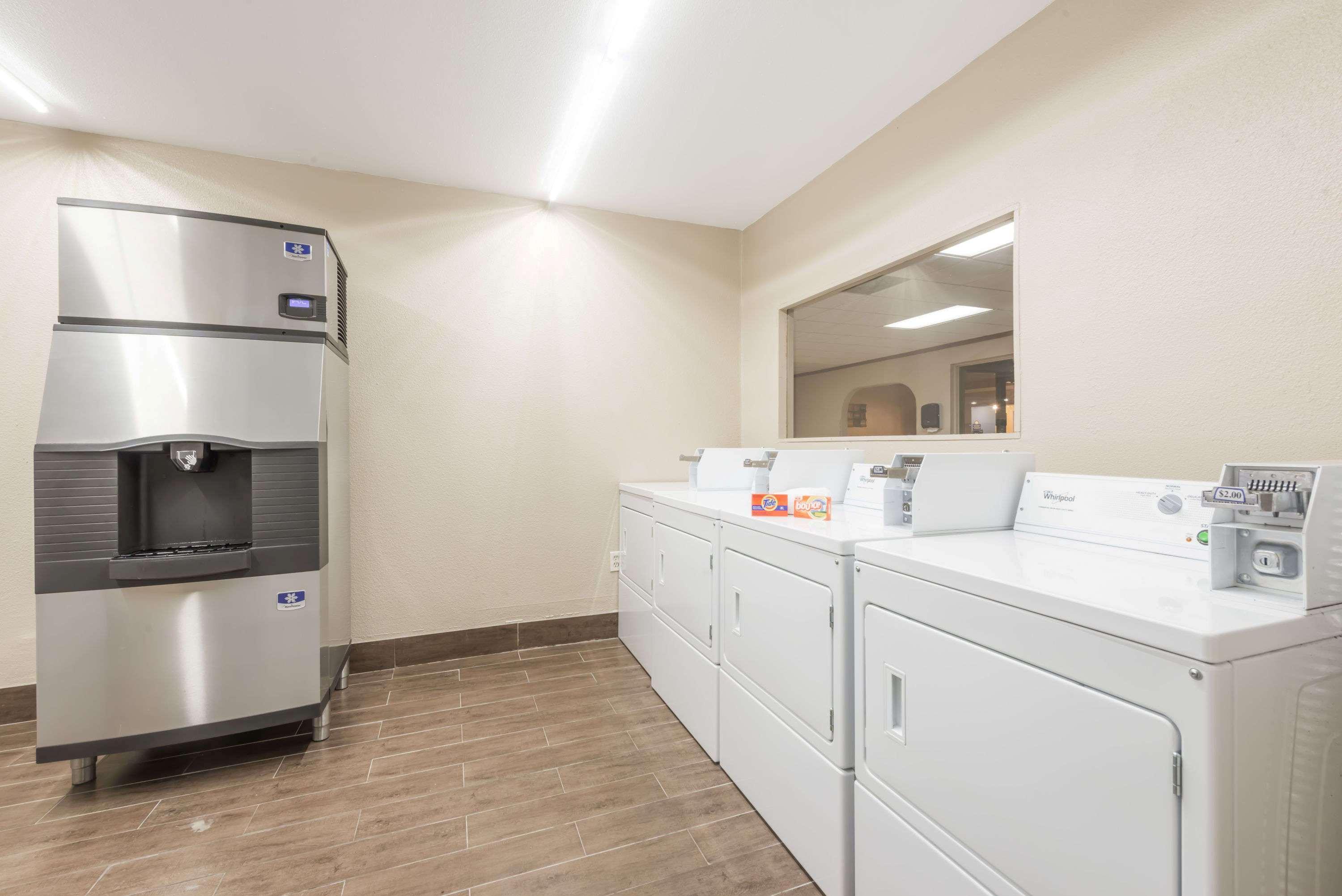 Days By Wyndham Splashtown/att Center Hotel San Antonio