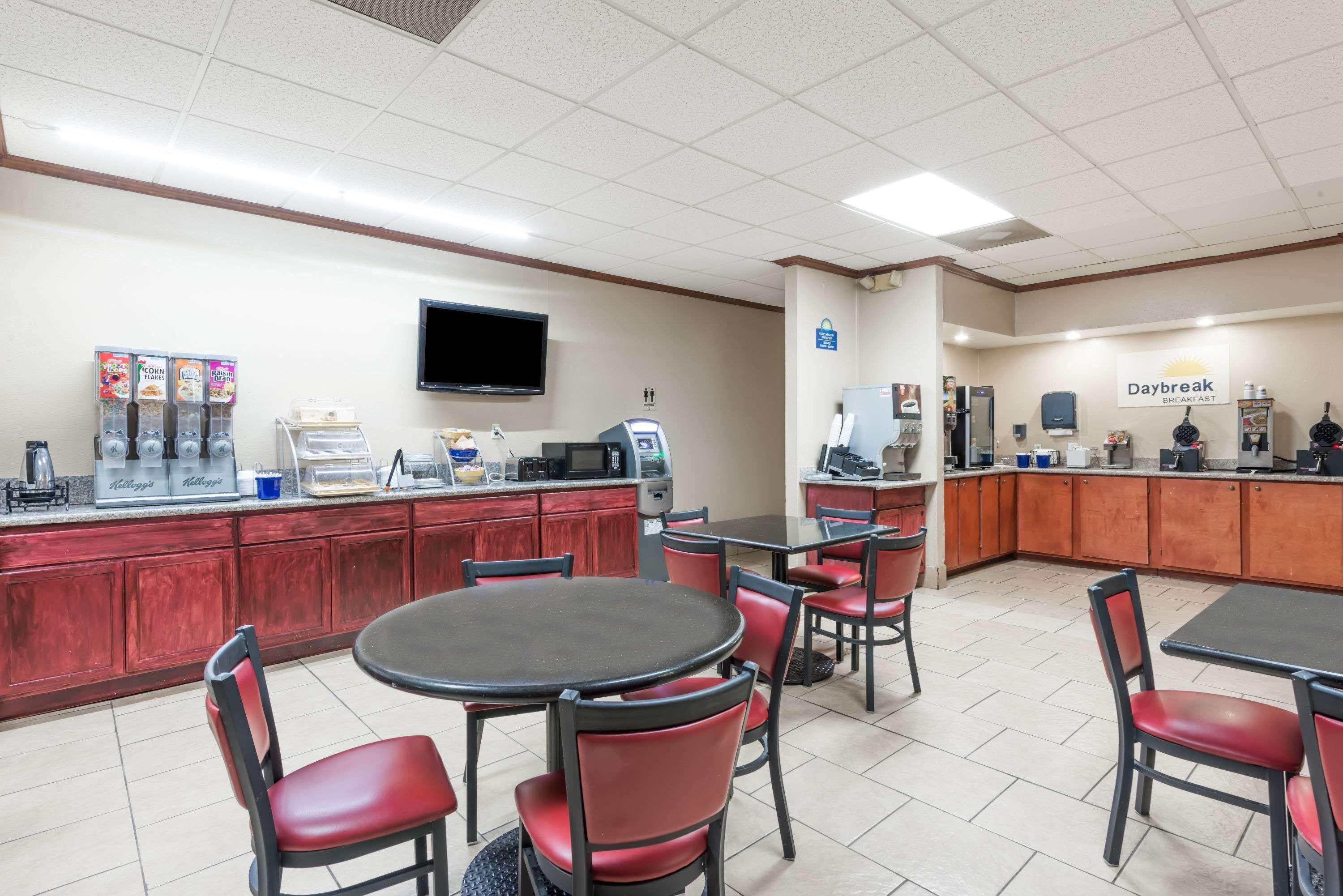 Days By Wyndham Splashtown/att Center 2* San Antonio