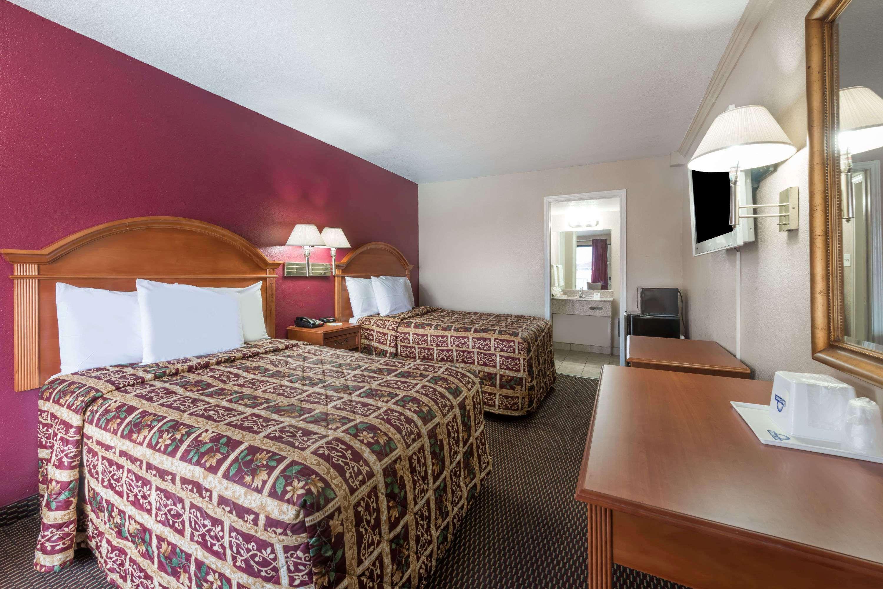 Days By Wyndham Splashtown/att Center 2* San Antonio