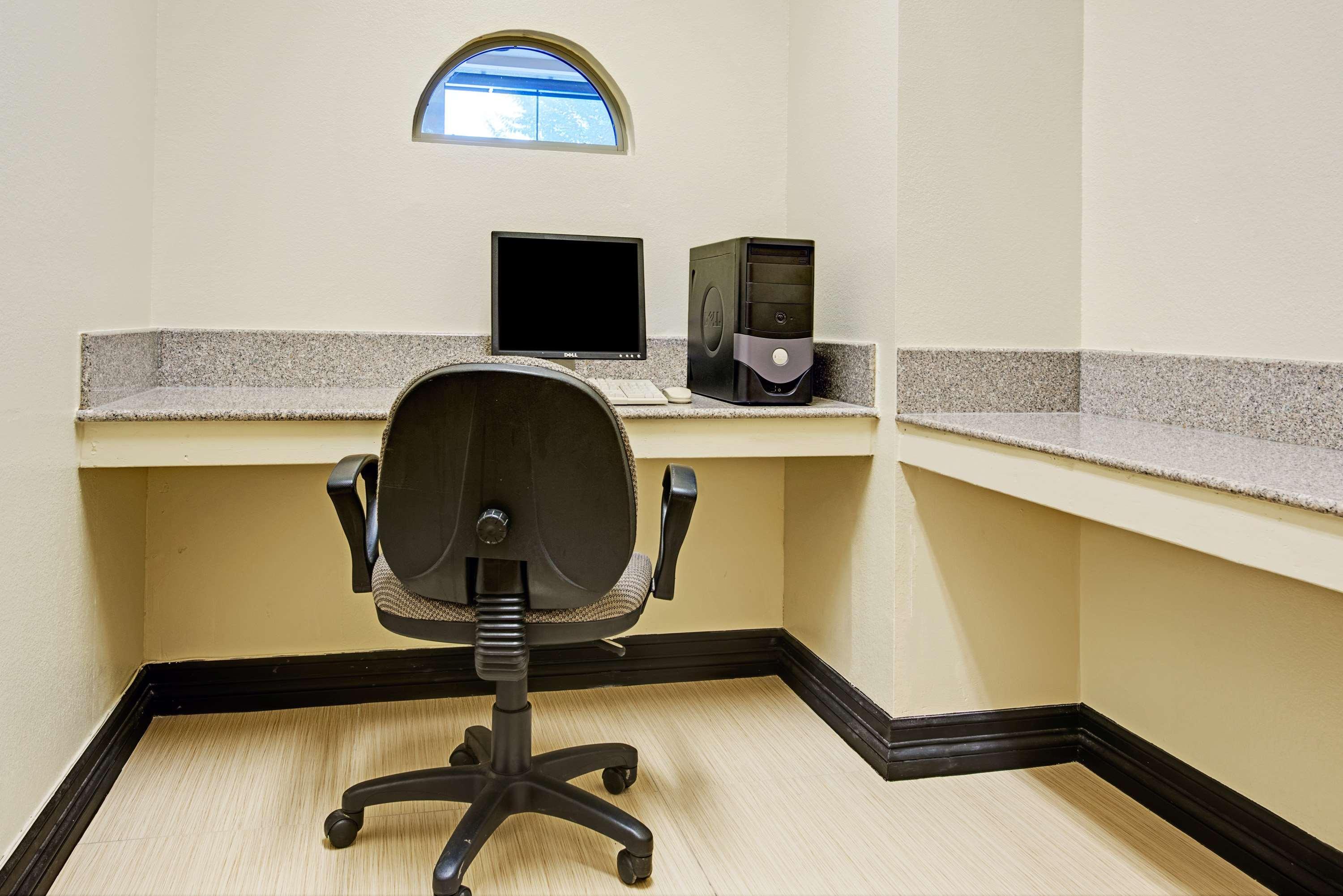 Surestay Plus By Best Western Airport Hotel