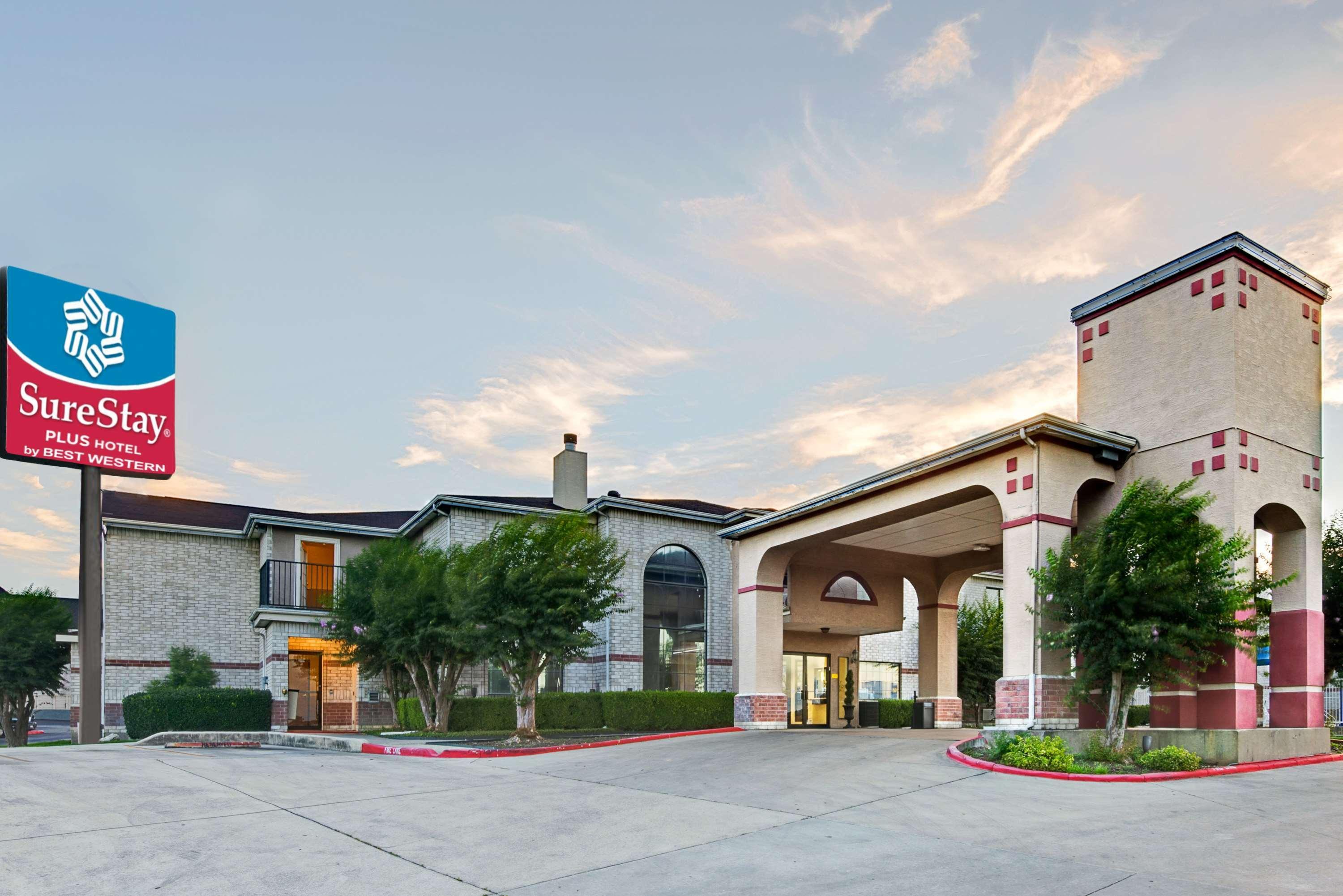 Hotel Surestay Plus By Best Western Airport 3*