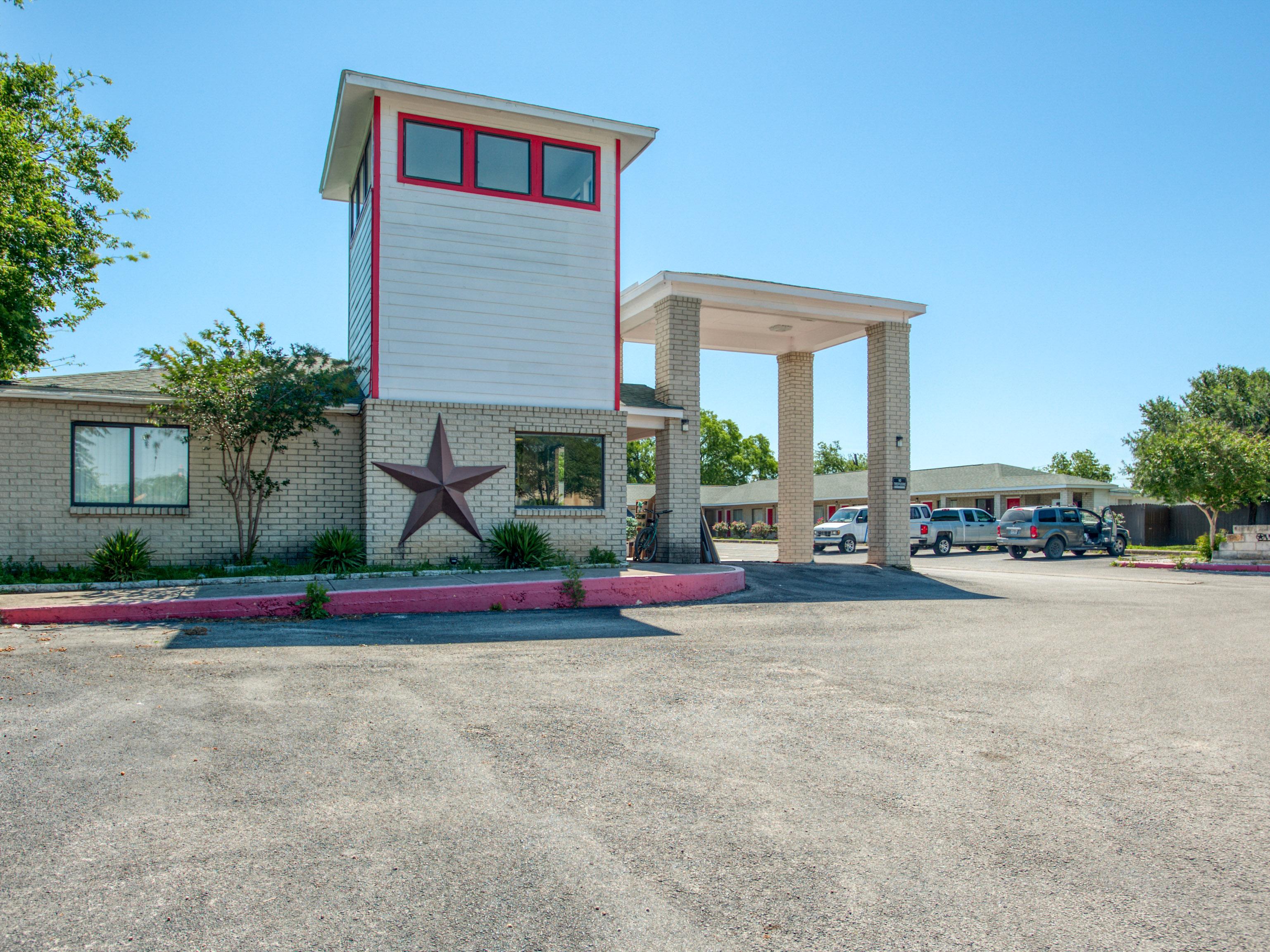 Hotel Oyo Near At&t Center San Antonio