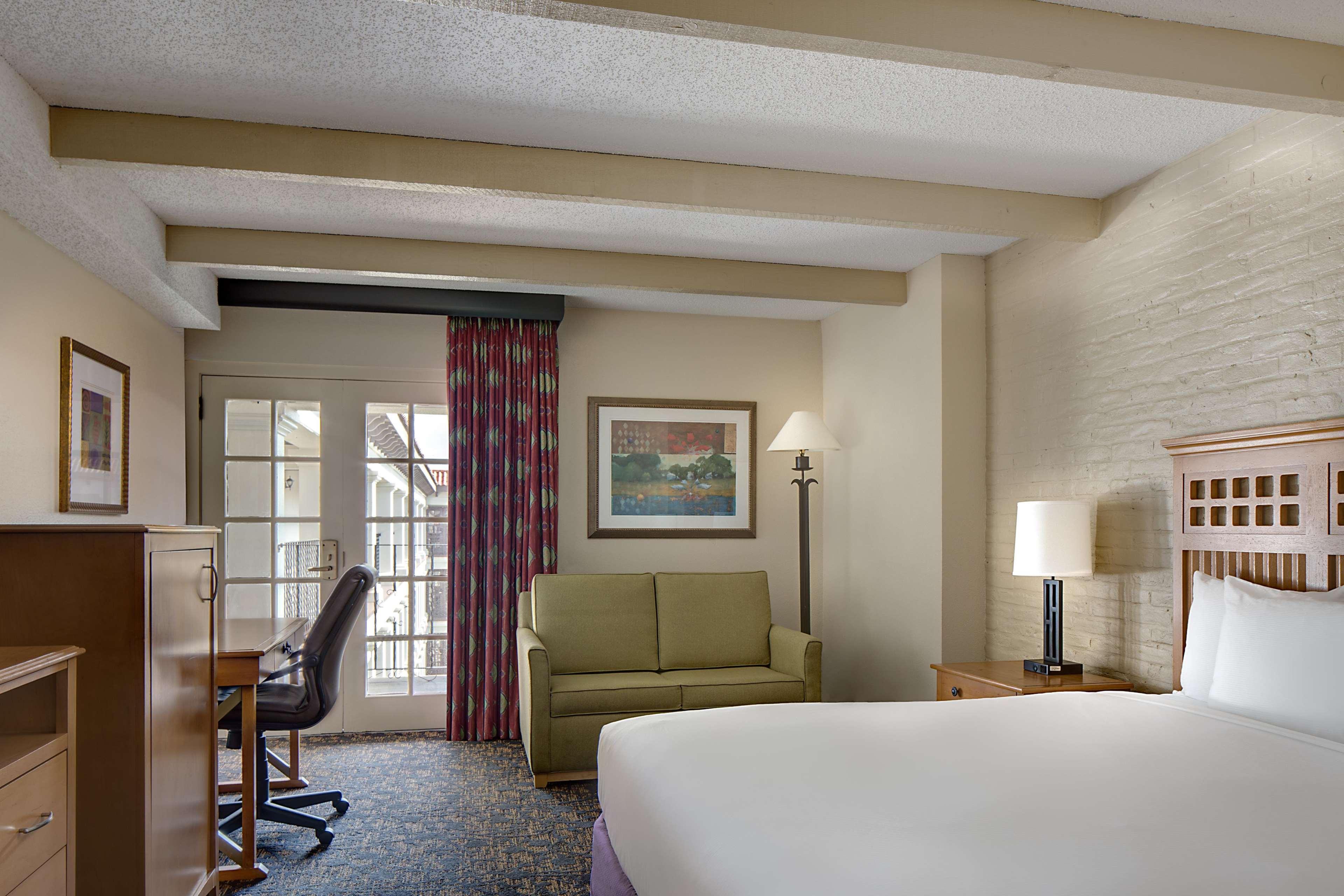 Del Norte San Antonio, A Tapestry By Hilton