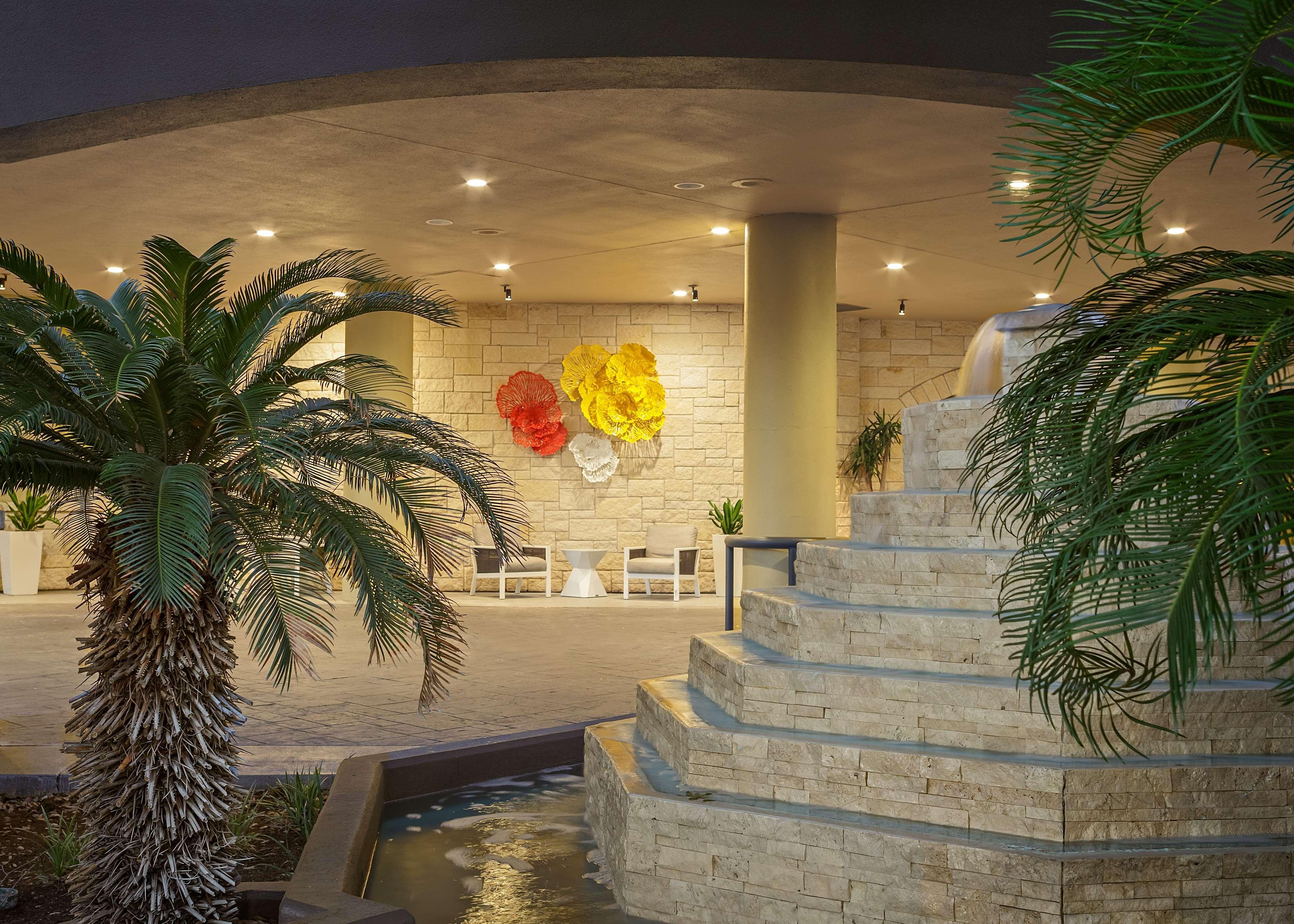 Doubletree By Hilton Downtown Hotel 4*