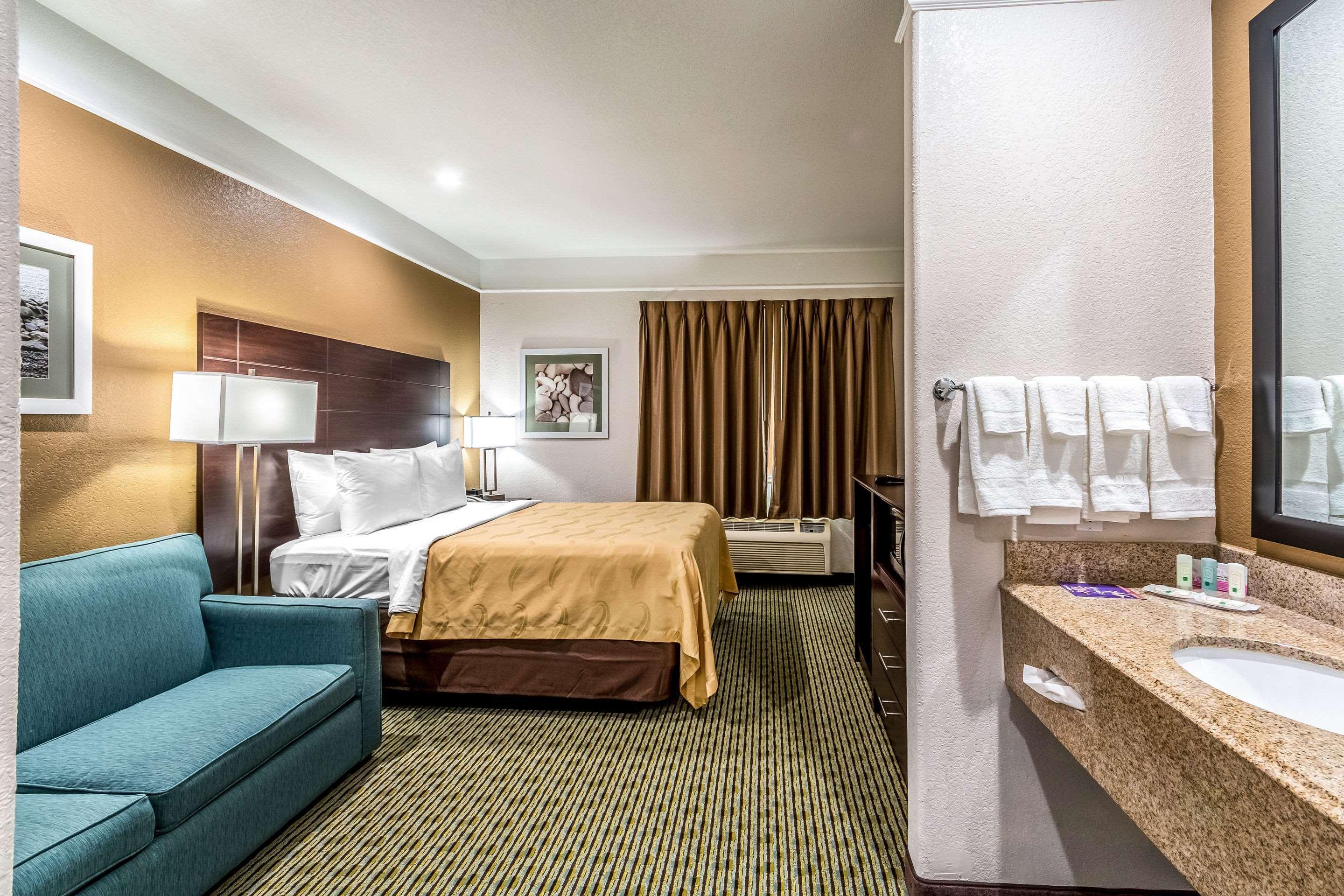 Quality & Seaworld North Hotel 3*