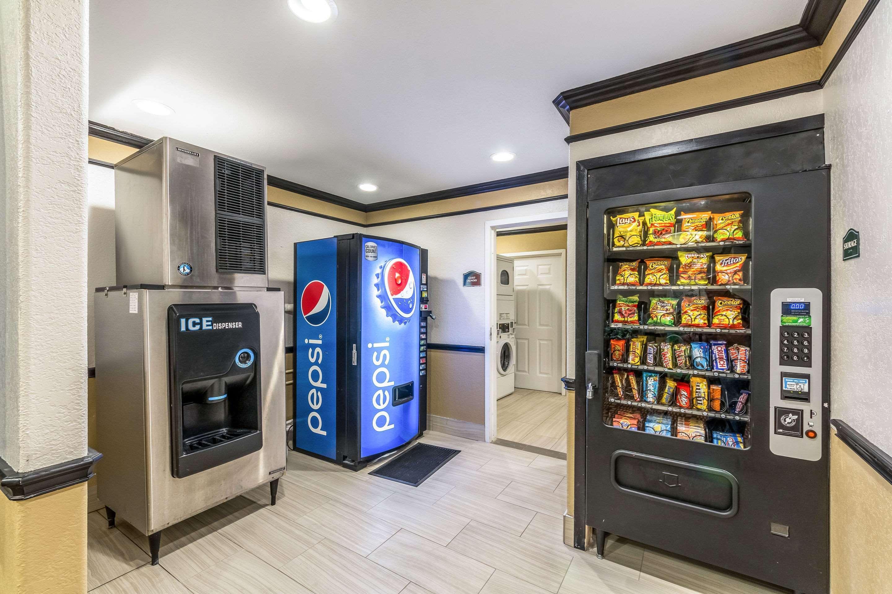 Quality & Seaworld North Hotel 3*
