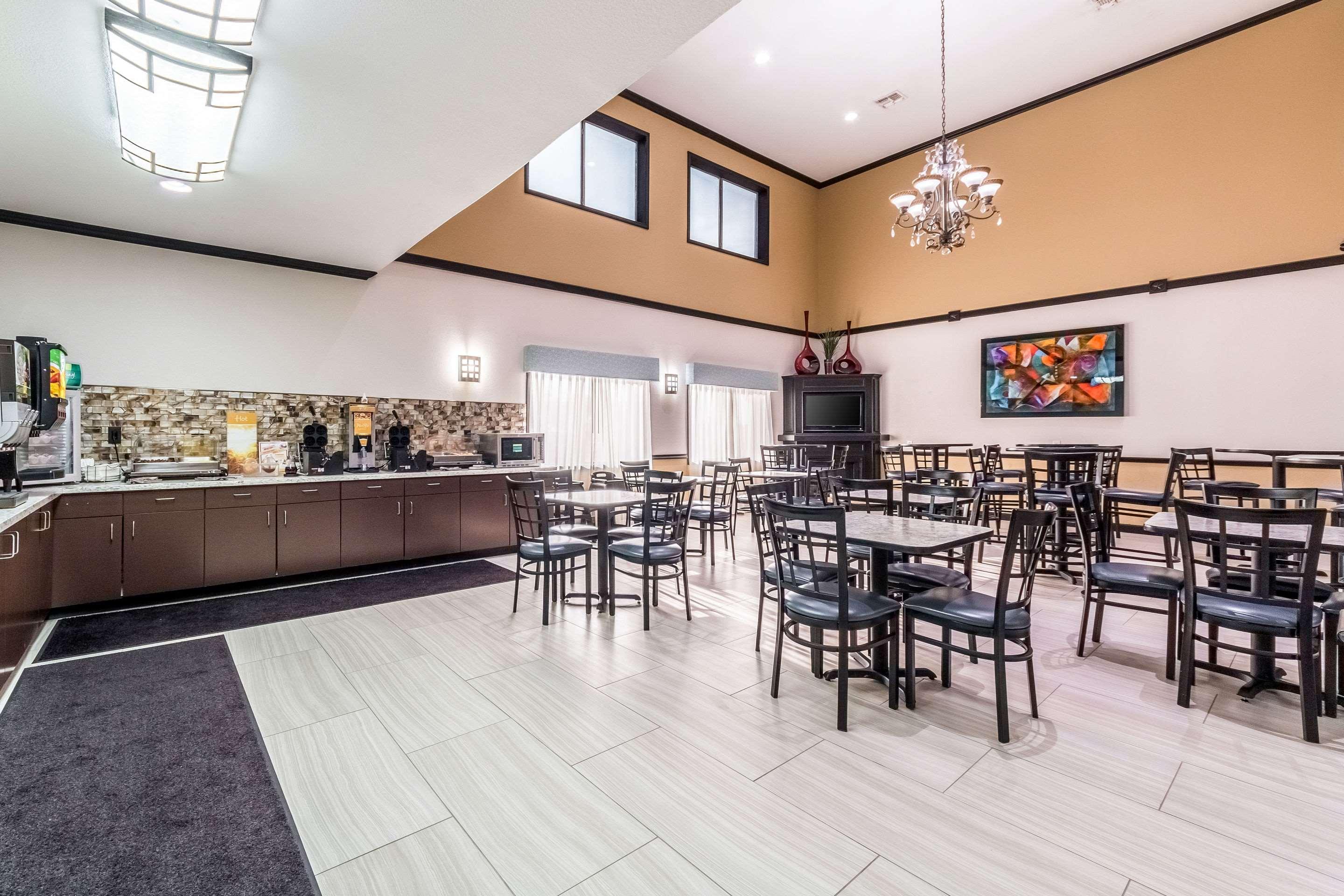 Quality & Seaworld North Hotel 3*