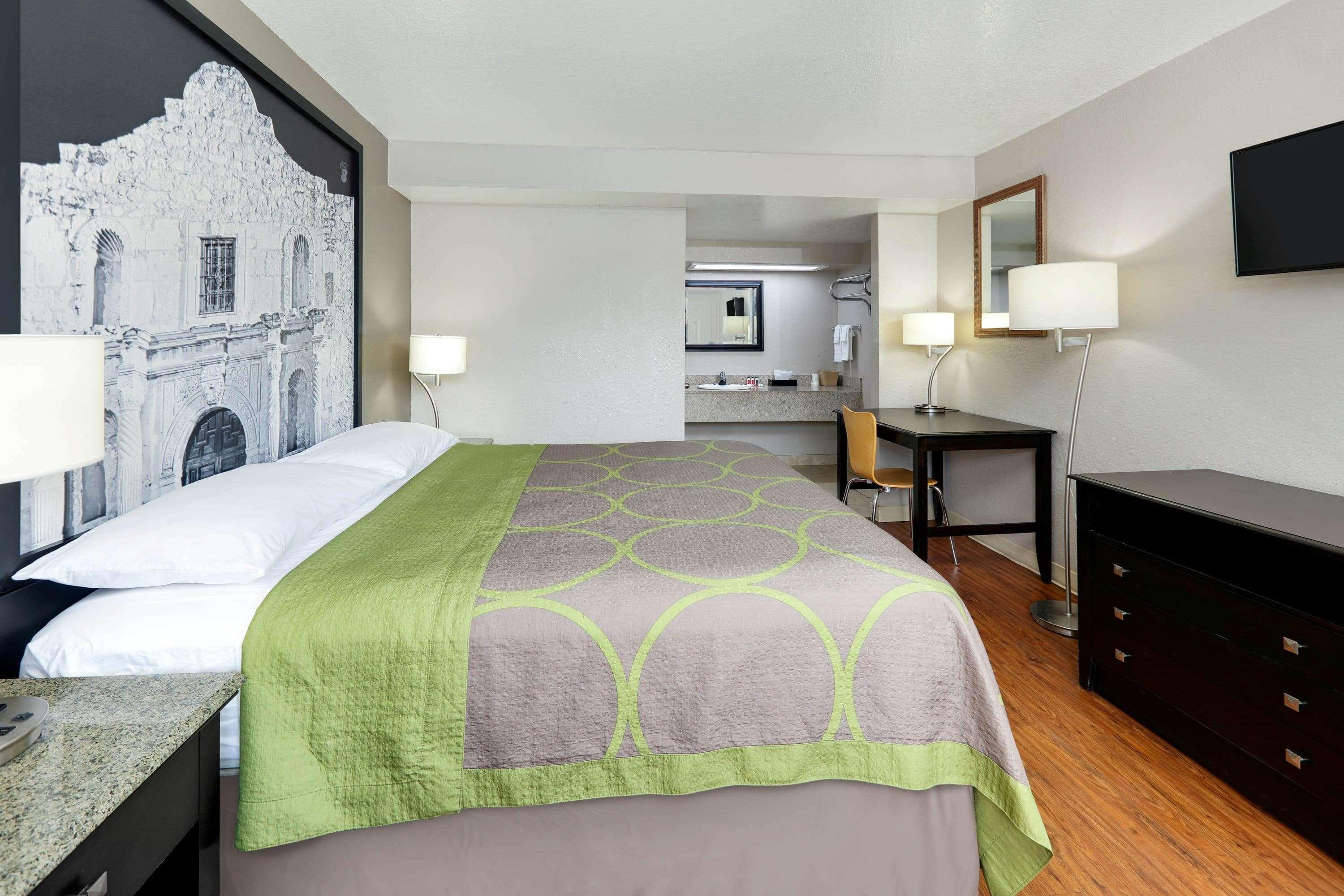 Super 8 By Wyndham Pearl District Downtown San Antonio