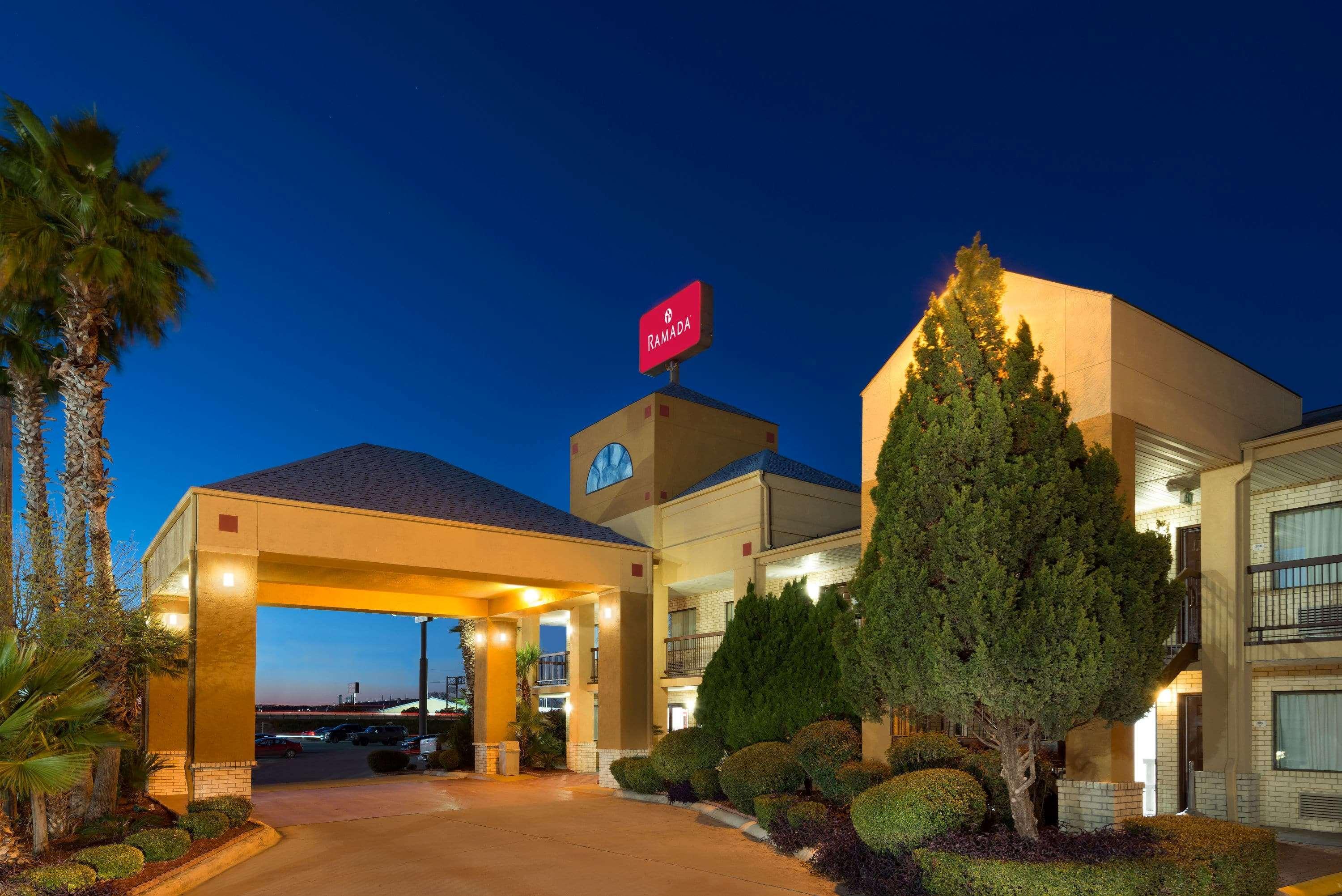 Ramada By Wyndham Near Seaworld - Lackland Afb