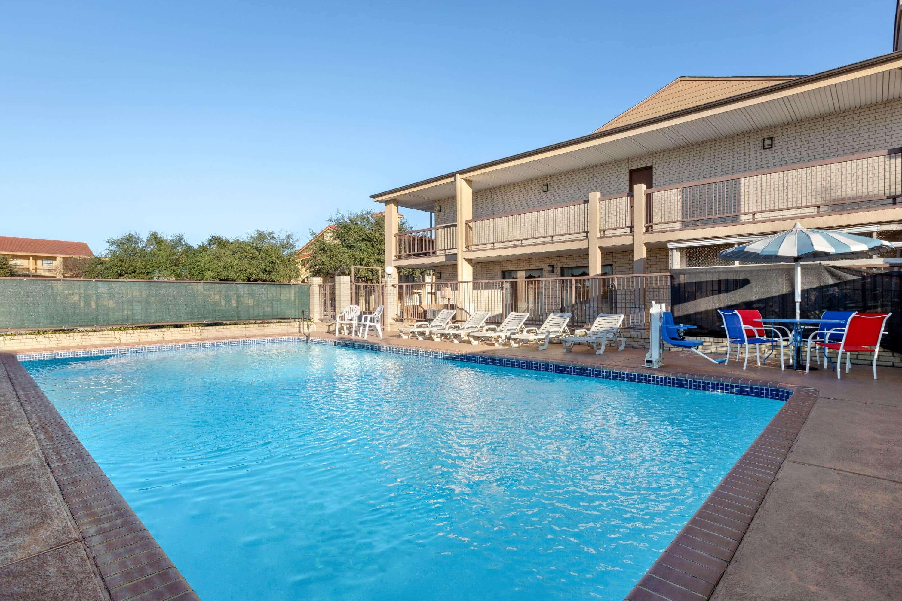 Ramada By Wyndham Near Seaworld - Lackland Afb San Antonio