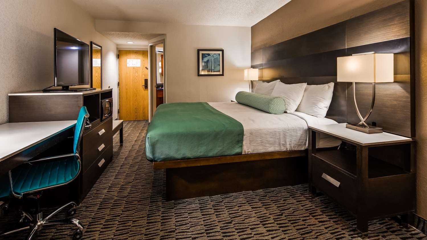 Clarion Pointe Near Medical Center Hotel