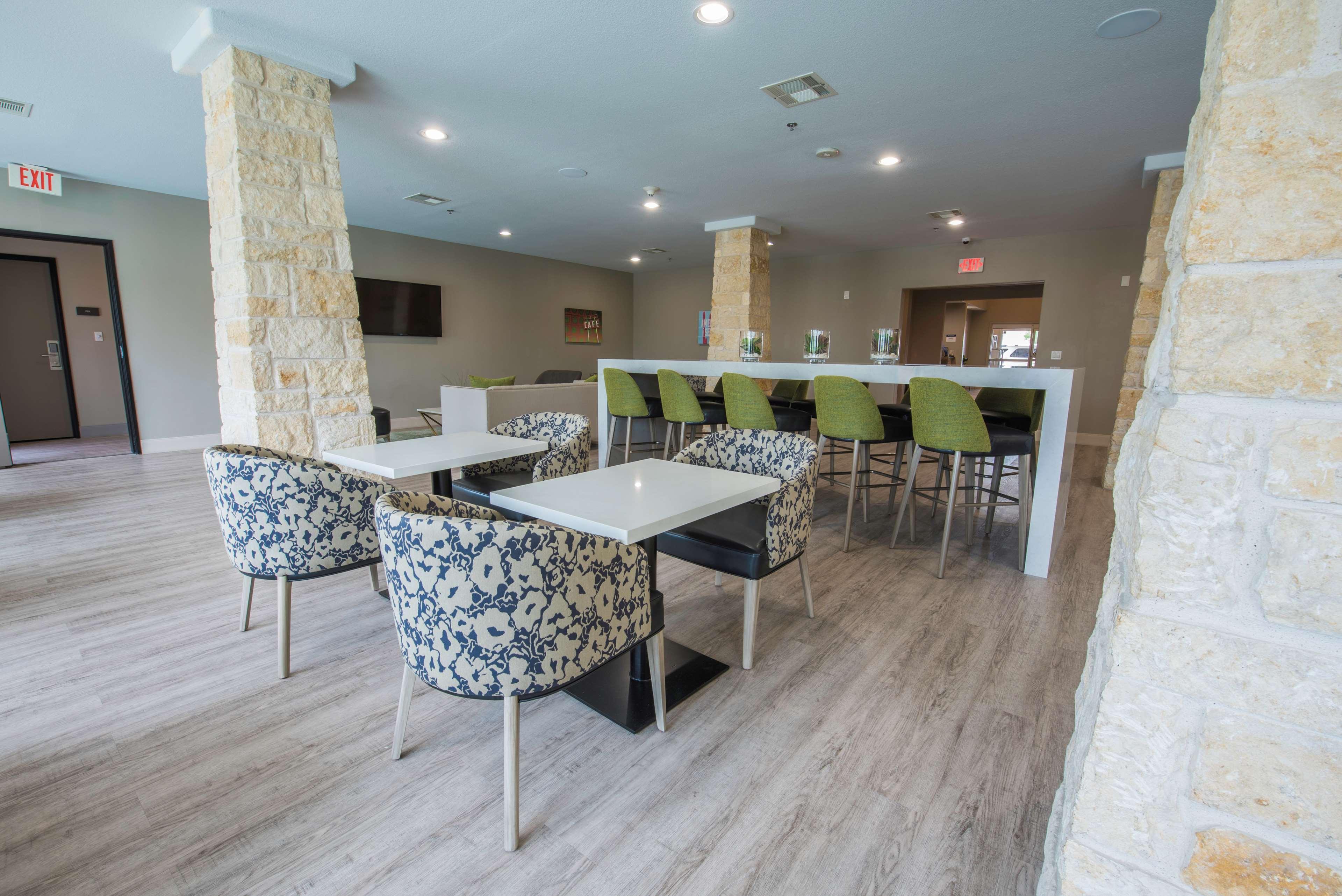 Clarion Pointe Near Medical Center 2*