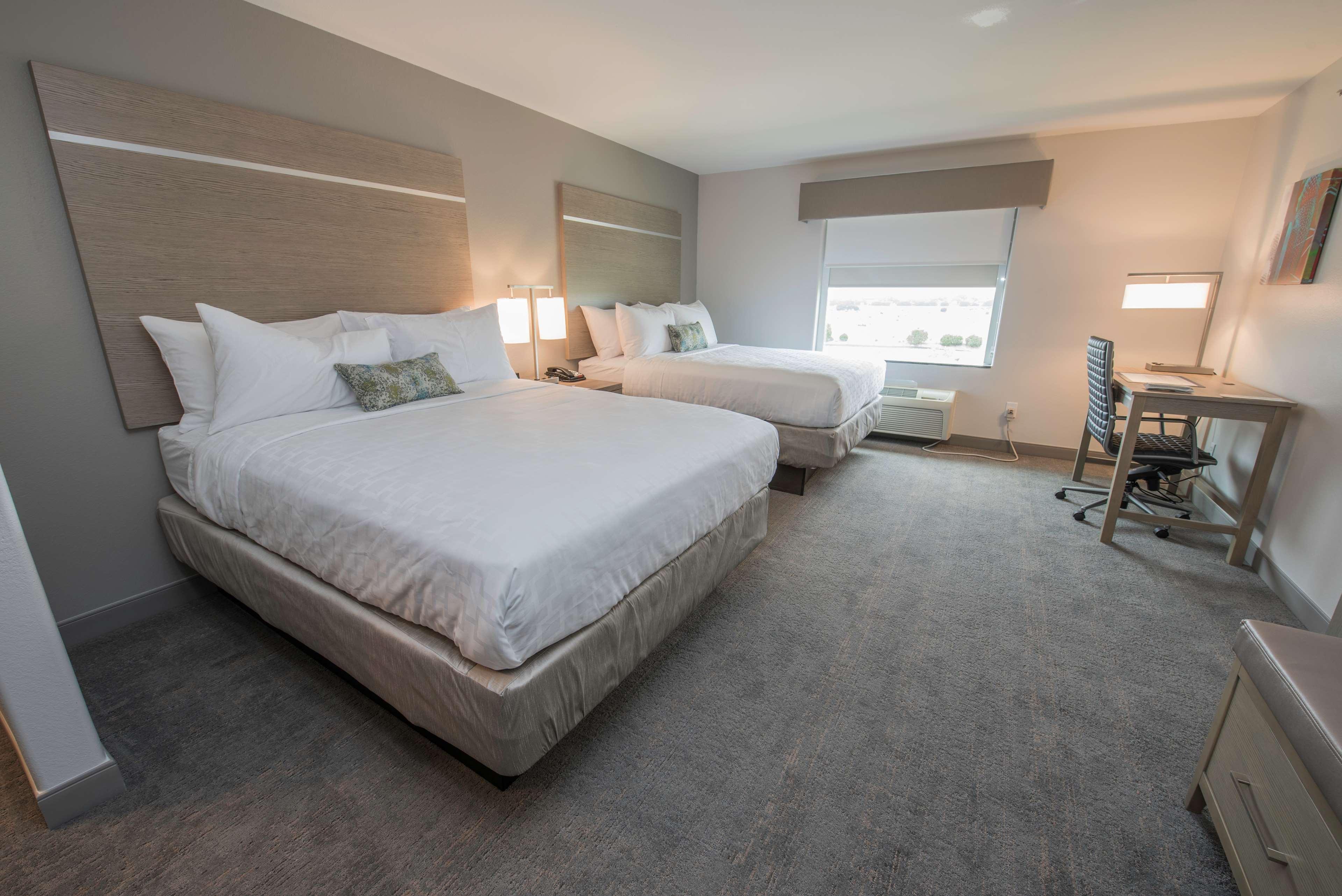 Hotel Clarion Pointe Near Medical Center 2*