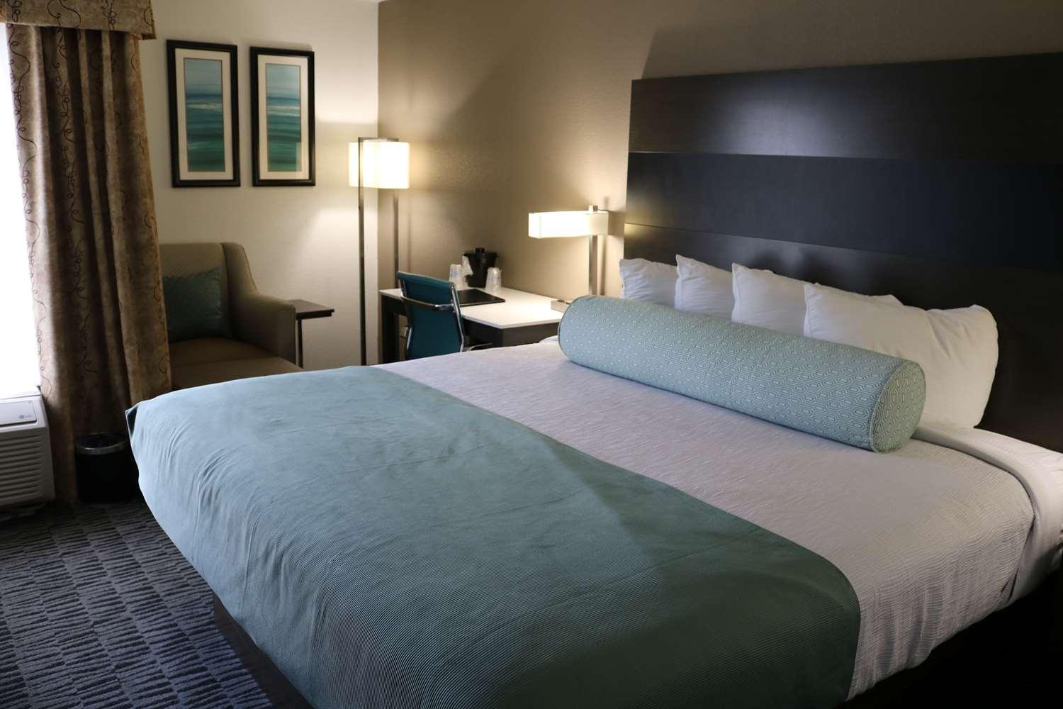 Clarion Pointe Near Medical Center Hotel 2*