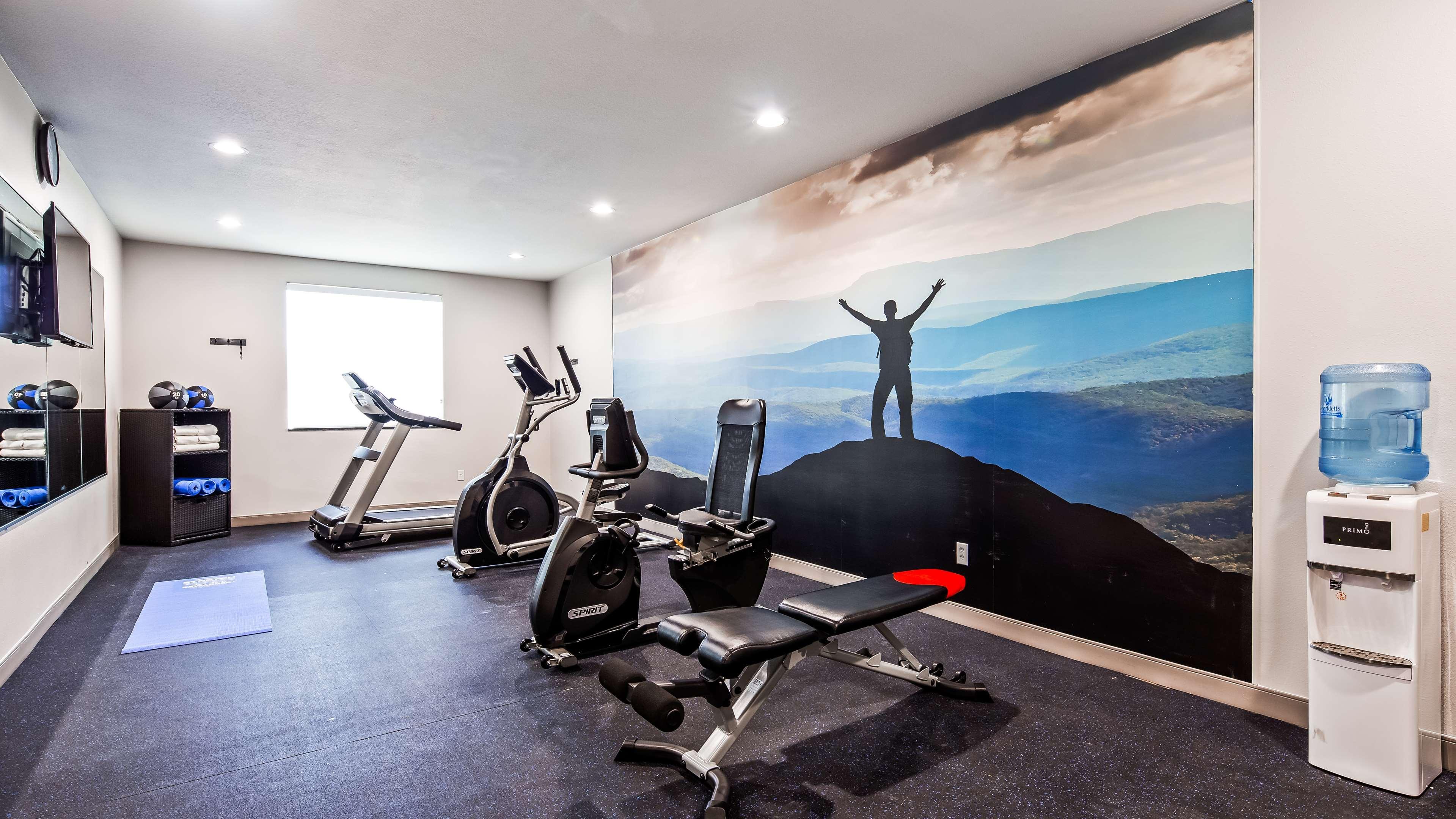 Hotel Clarion Pointe Near Medical Center 2*