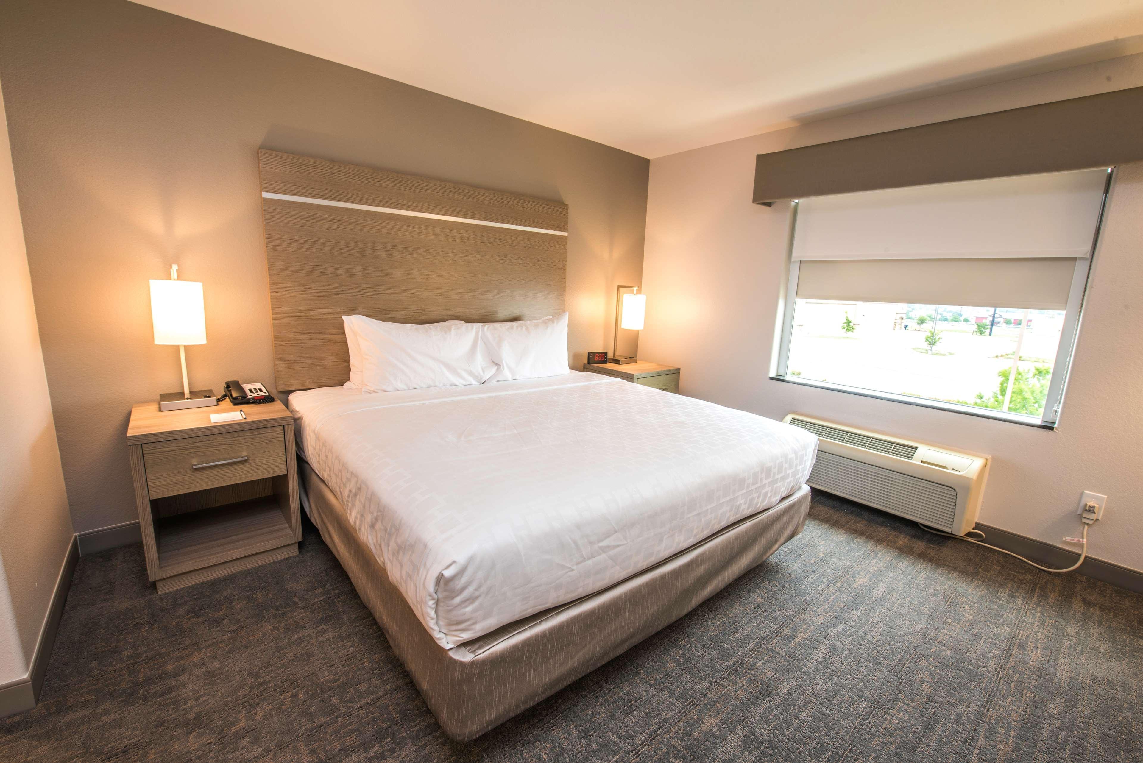 Clarion Pointe Near Medical Center Hotel 2*