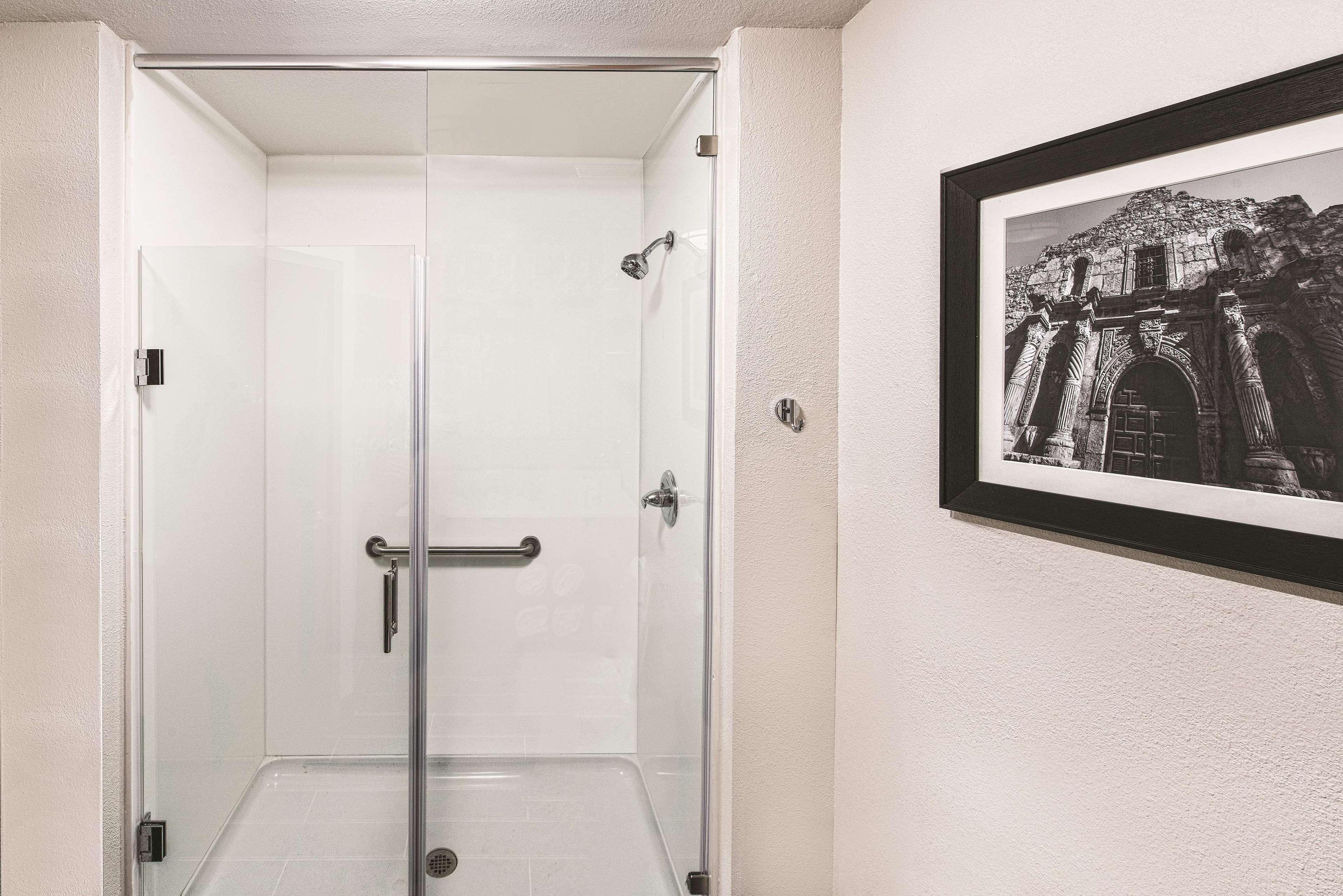 La Quinta By Wyndham San Antonio By Frost Bank Center Hotel