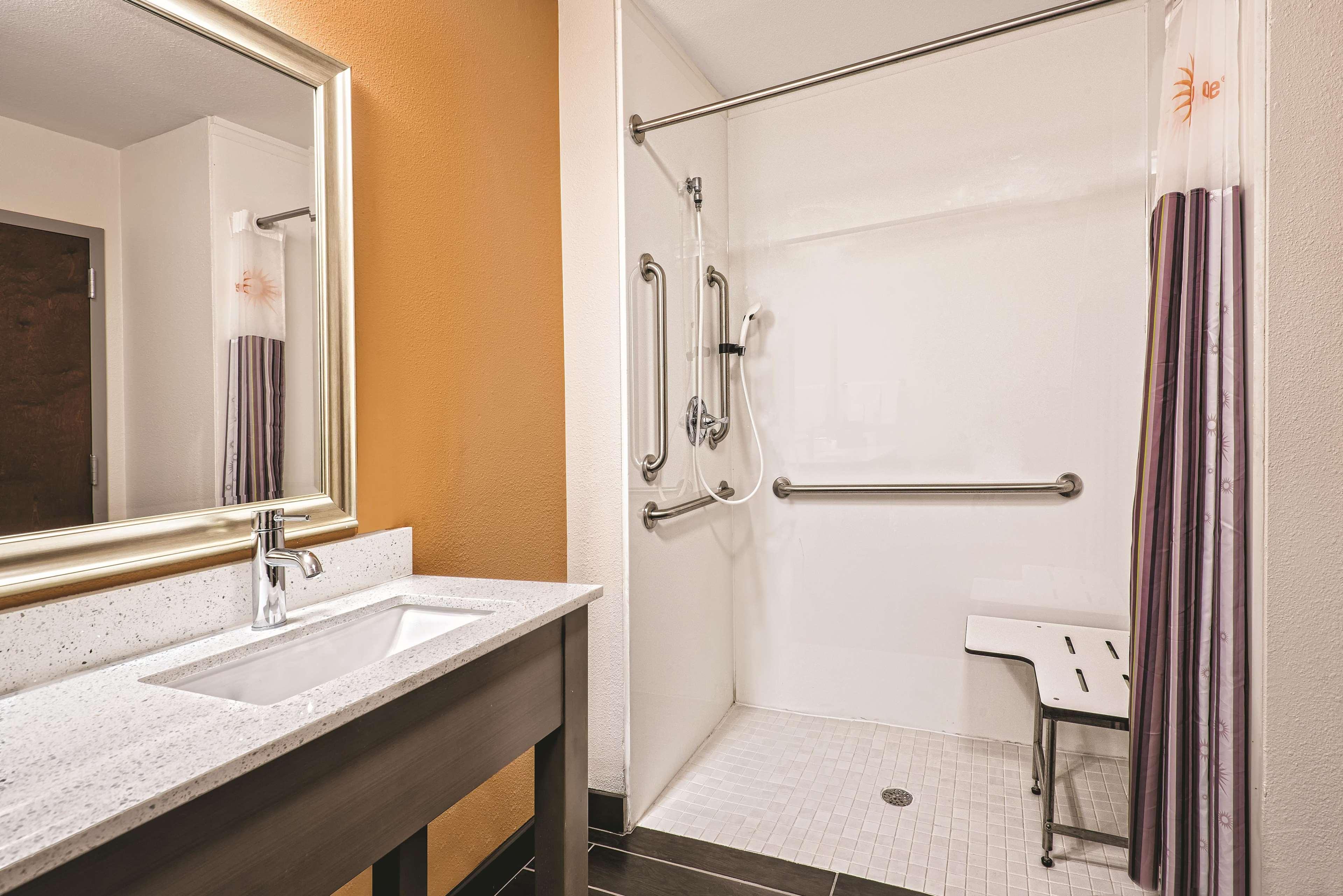 La Quinta By Wyndham San Antonio By Frost Bank Center Hotel