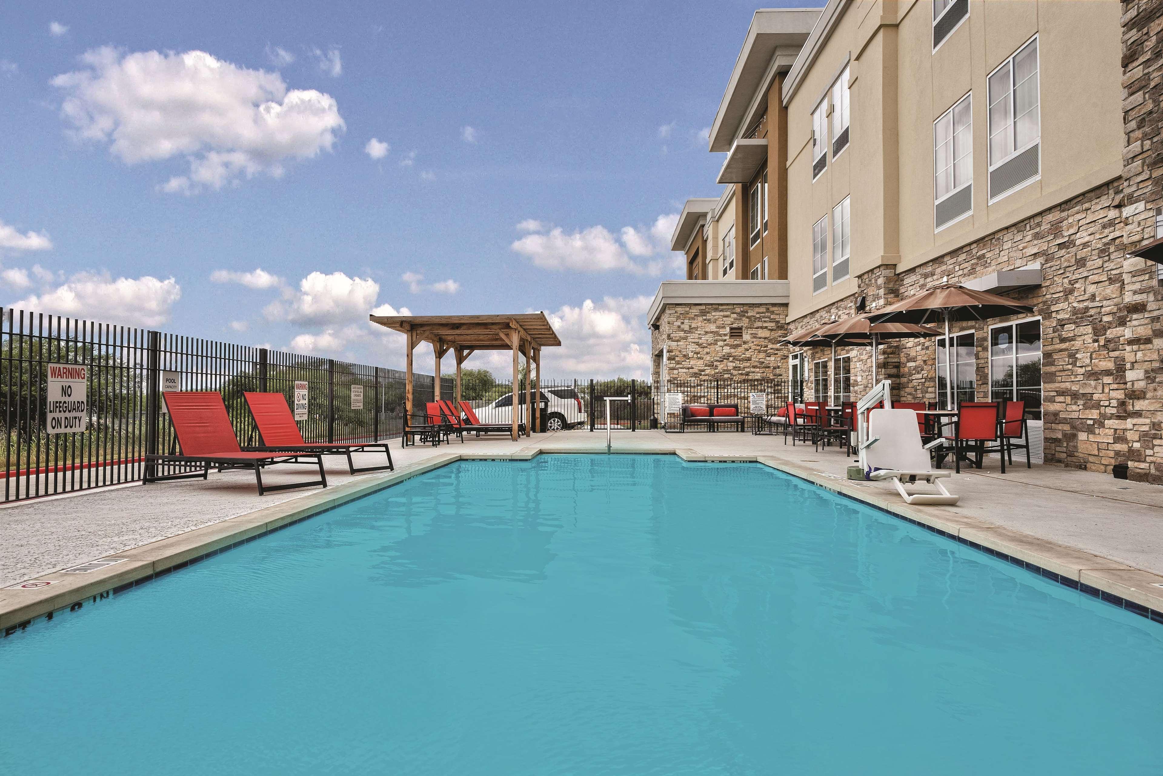 La Quinta By Wyndham San Antonio By Frost Bank Center Hotel 3*
