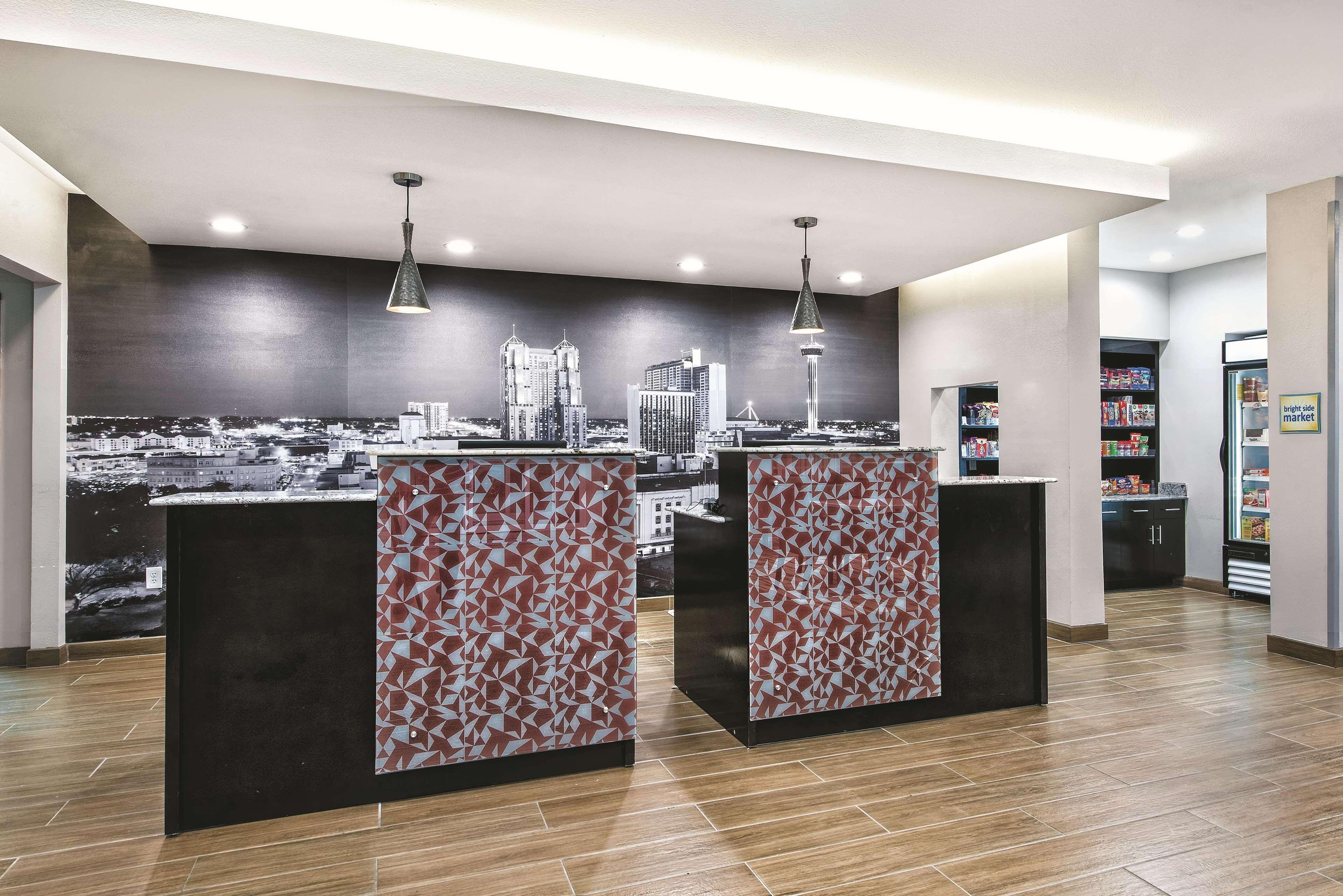 Hotel La Quinta By Wyndham San Antonio By Frost Bank Center