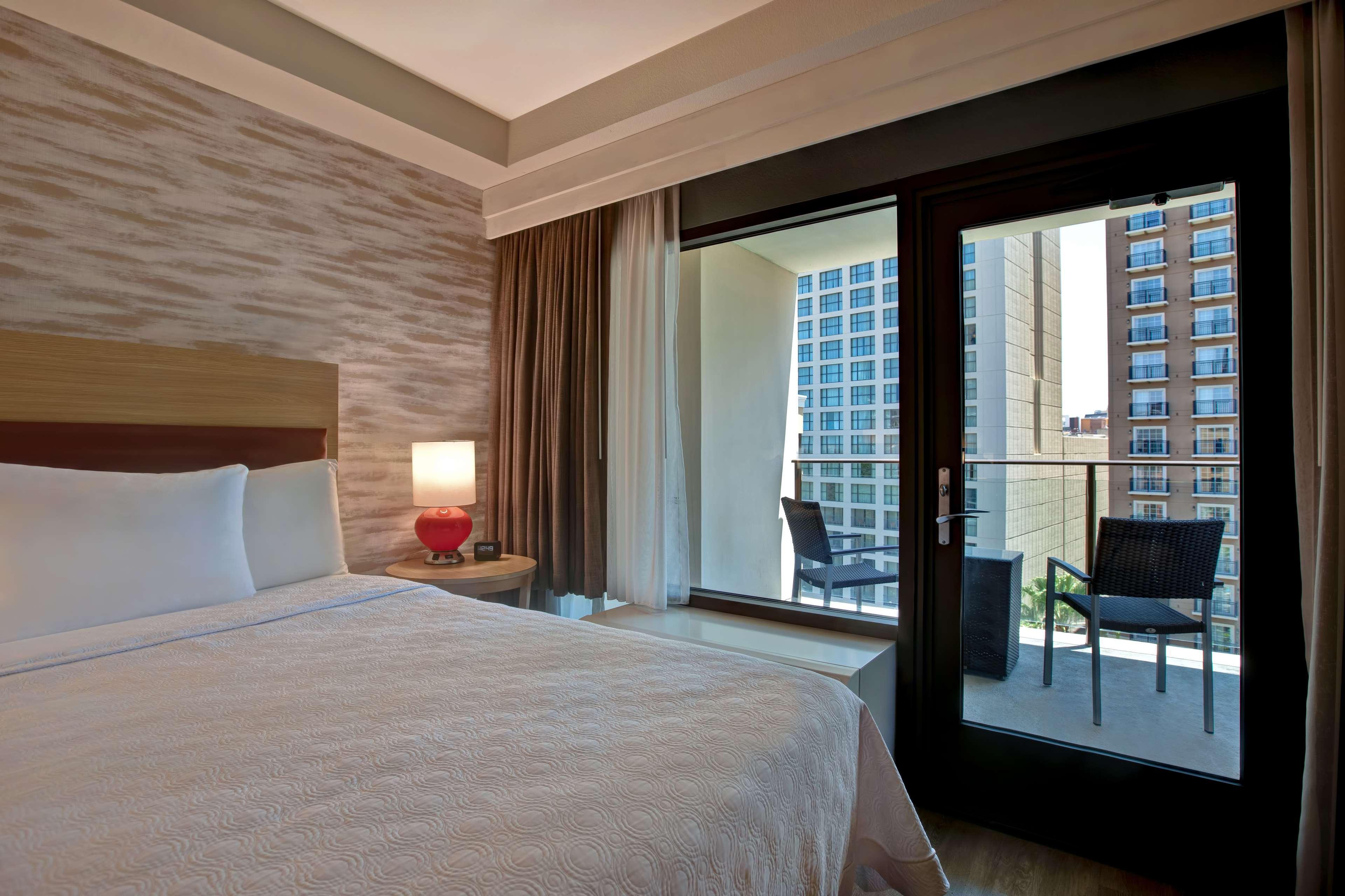 Home2 By Hilton On The Riverwalk Hotel 3*