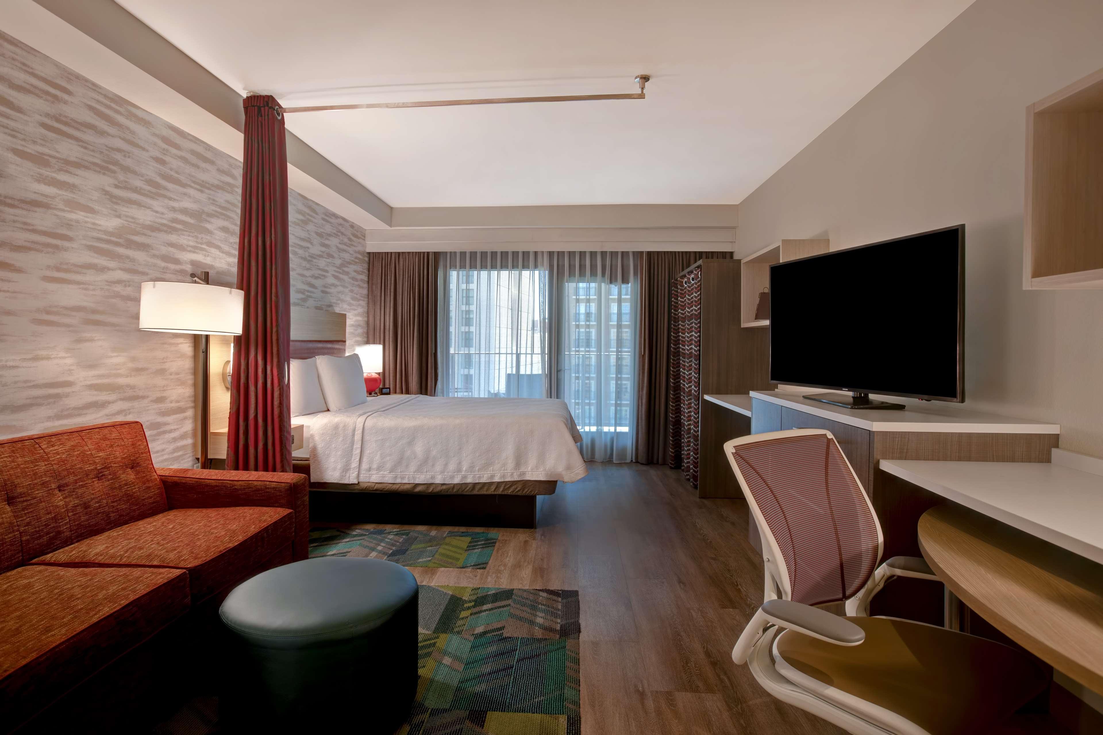 Home2 By Hilton On The Riverwalk 3*